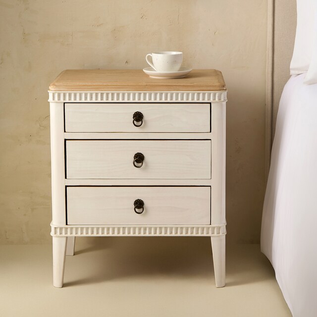 Imagem 0 de Mesa de Cabeceira de Pinho Reciclado com 3 Gavetas Amelia