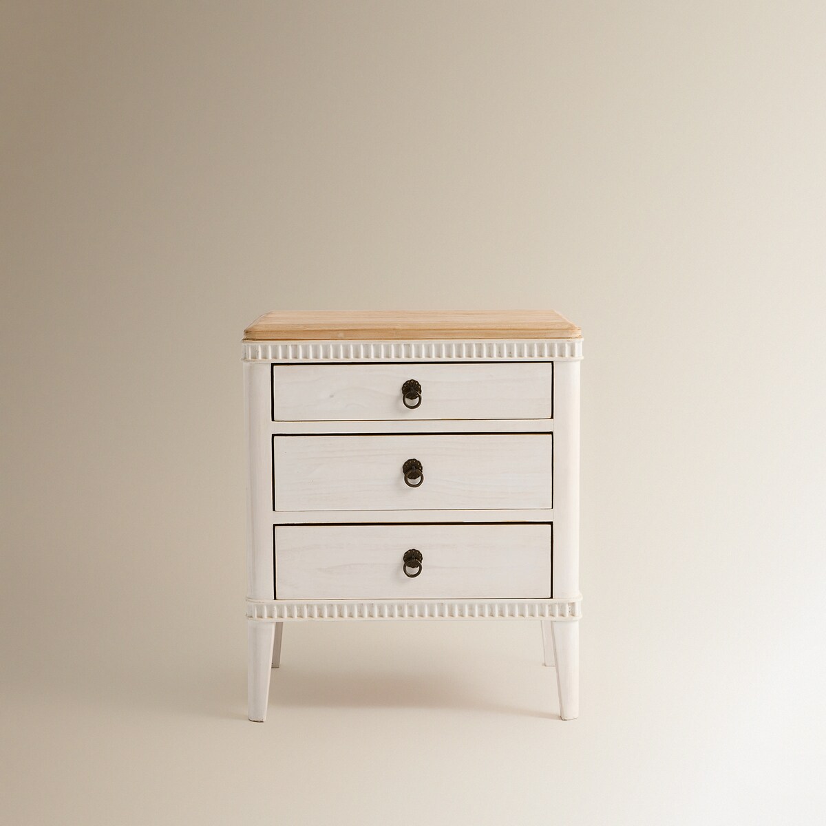 Mesa de Cabeceira de Pinho Reciclado com 3 Gavetas Amelia Branco-3