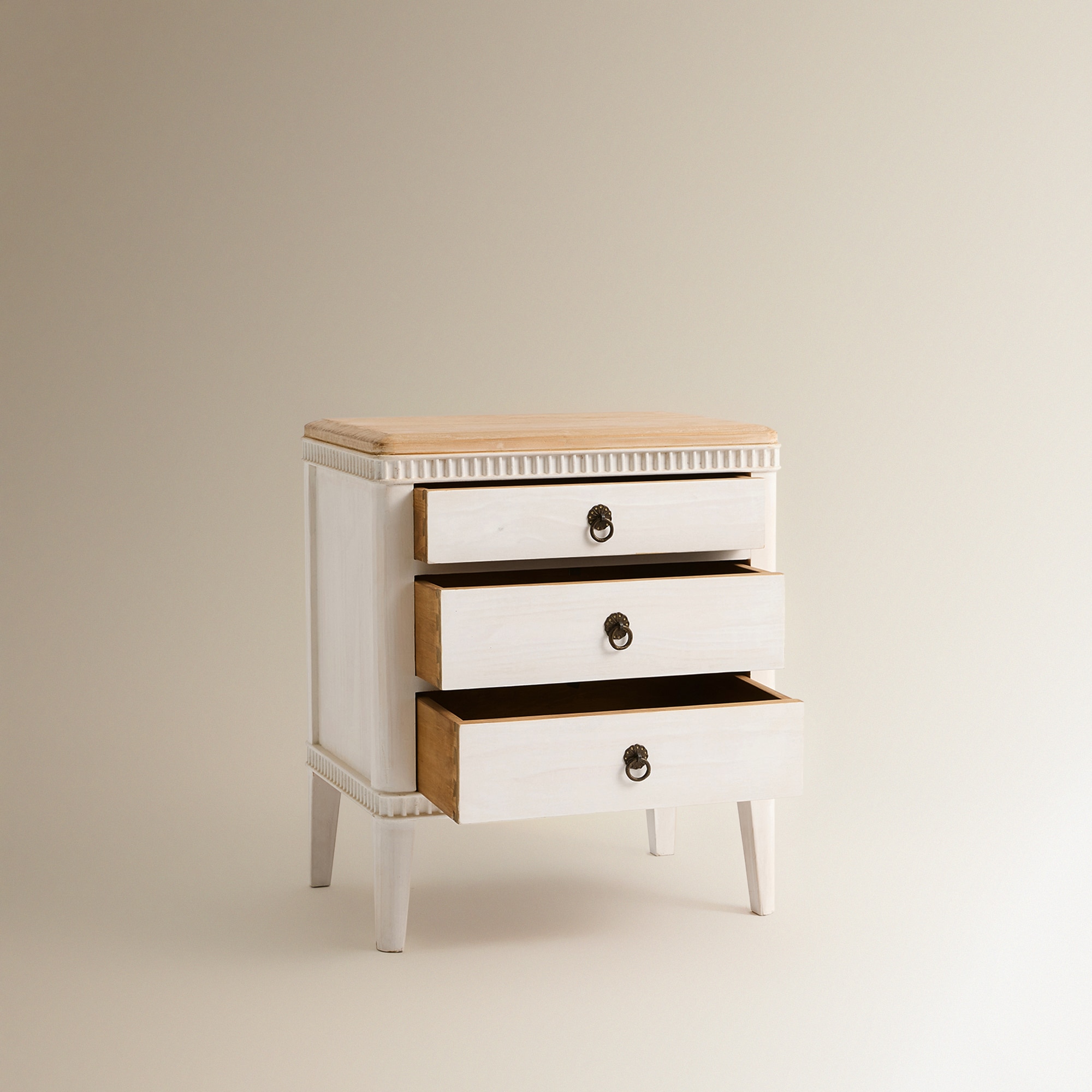Mesa de Cabeceira de Pinho Reciclado com 3 Gavetas Amelia Branco-5