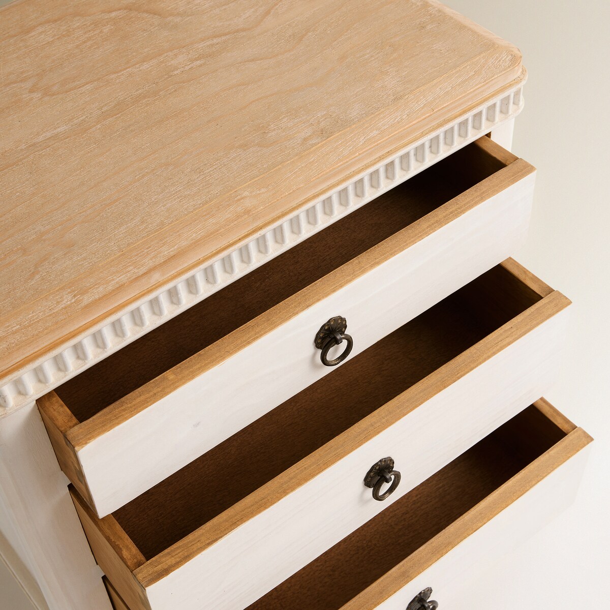 Mesa de Cabeceira de Pinho Reciclado com 3 Gavetas Amelia Branco-6