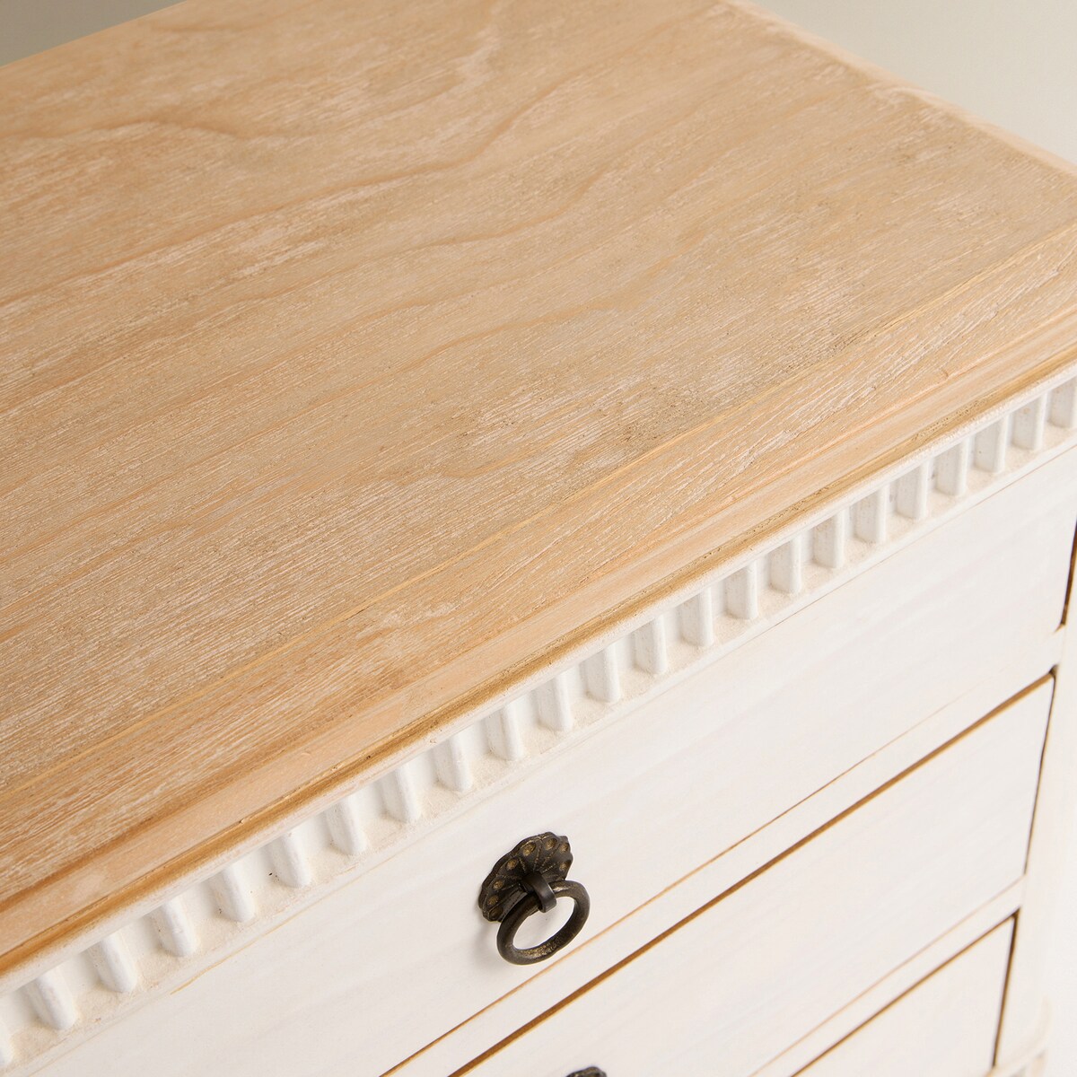 Mesa de Cabeceira de Pinho Reciclado com 3 Gavetas Amelia Branco-7