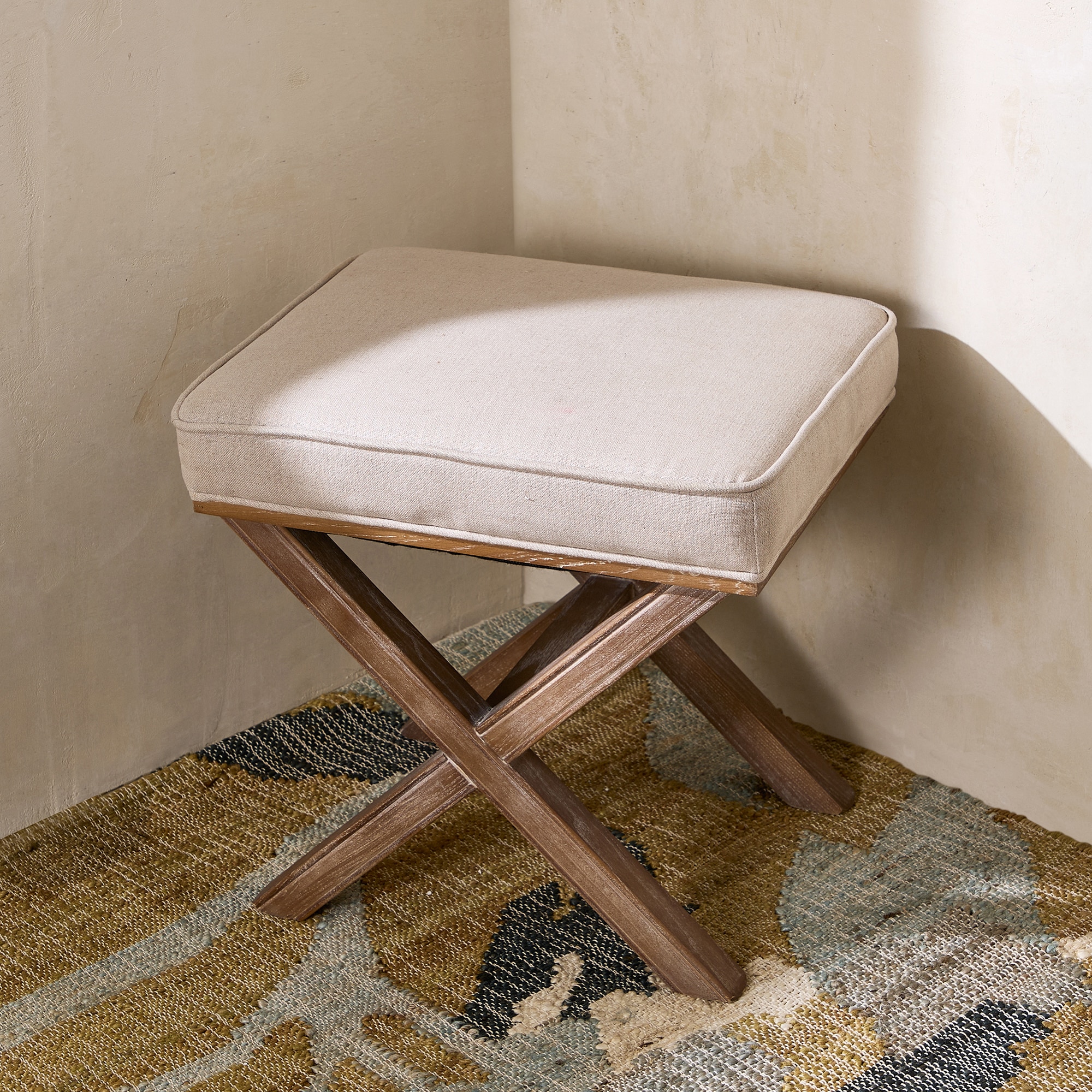 Imagem 0 de Banco Quadrado de Carvalho e Estofado em Linho Vintage