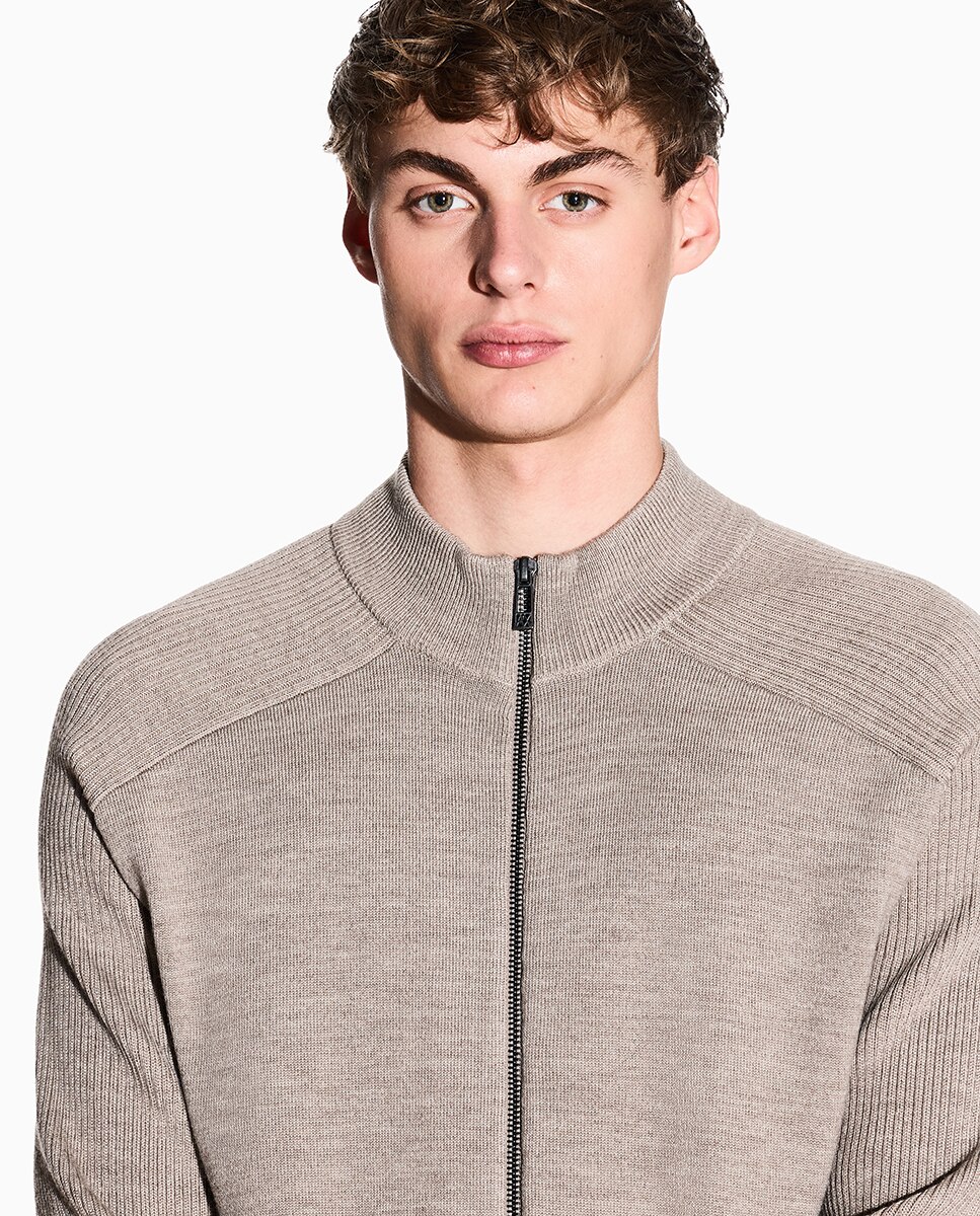 Cardigan com Fecho de Correr e Gola Alta Bege-3