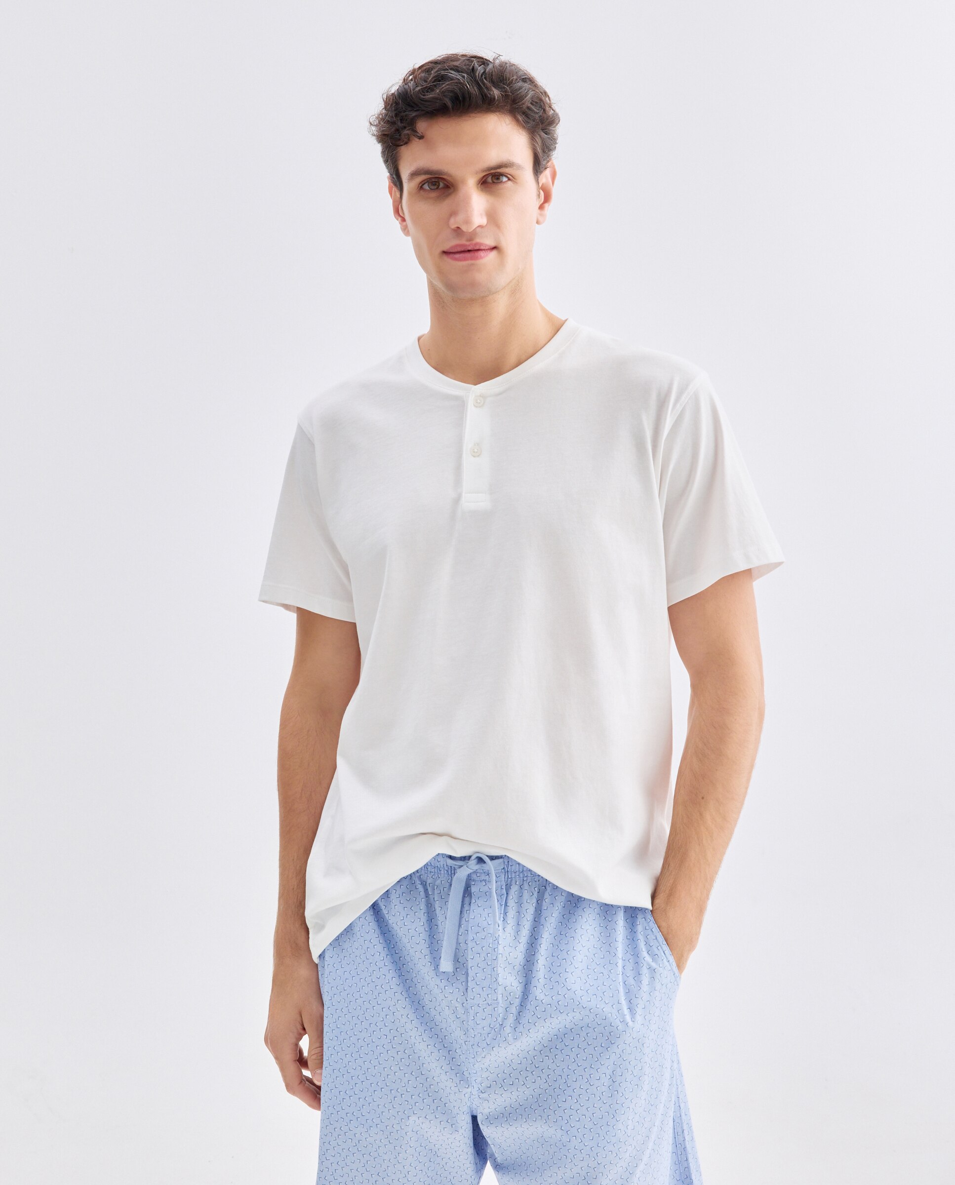 Imagem 0 de T-shirt de Pijama com Gola Tipo Padeiro e Manga Curta