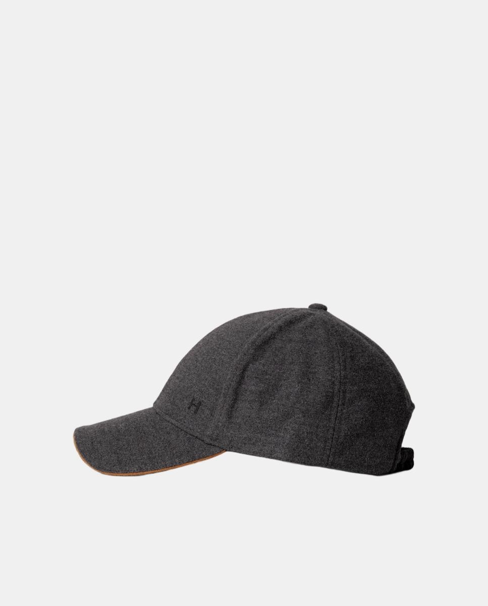 Boné de Flanela Suave com Detalhe de Logótipo Metálico. Cinzento-3