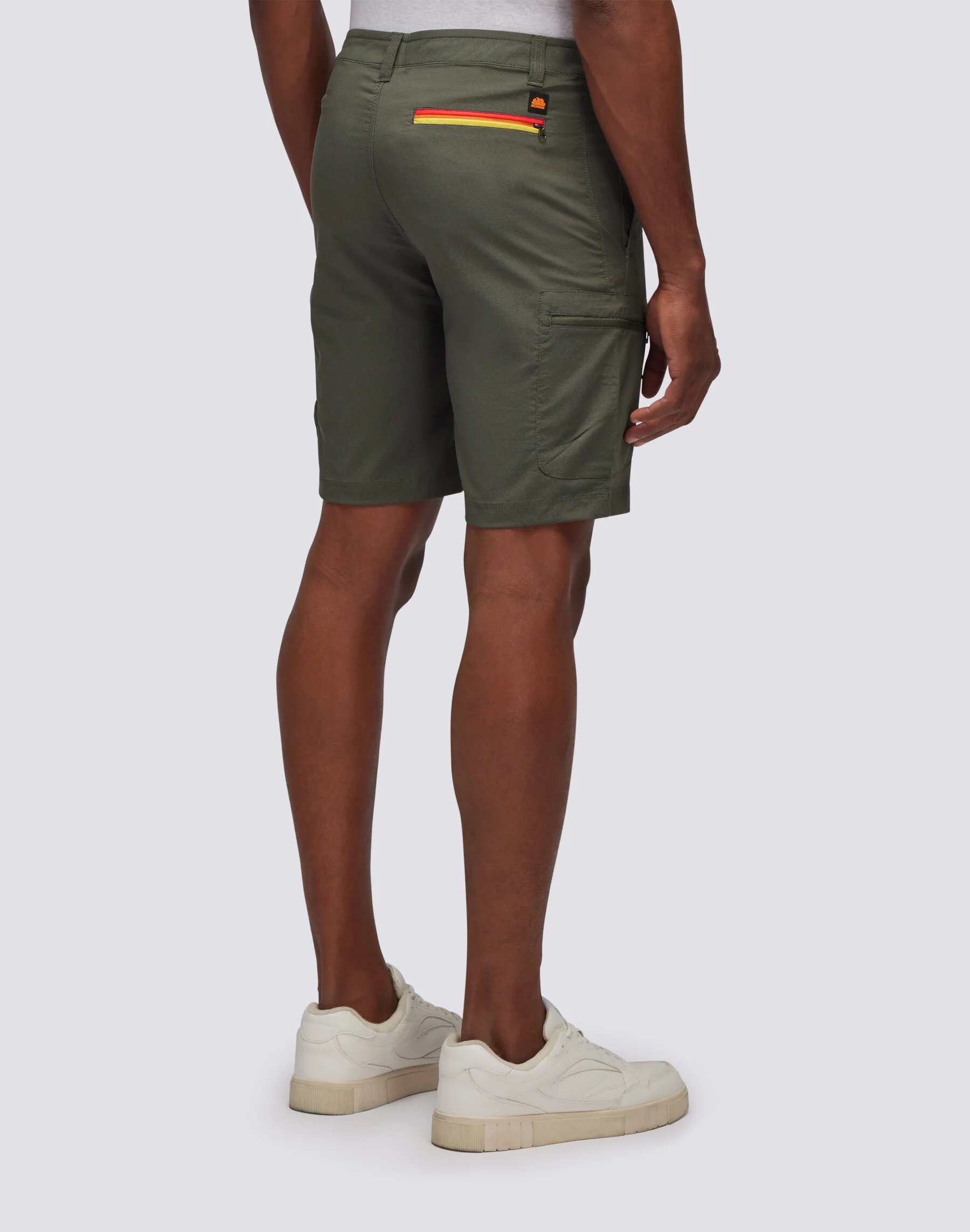 Bermudas Cargo com Bolso Traseiro e Fecho de Correr Tricolor Verde-militar-2