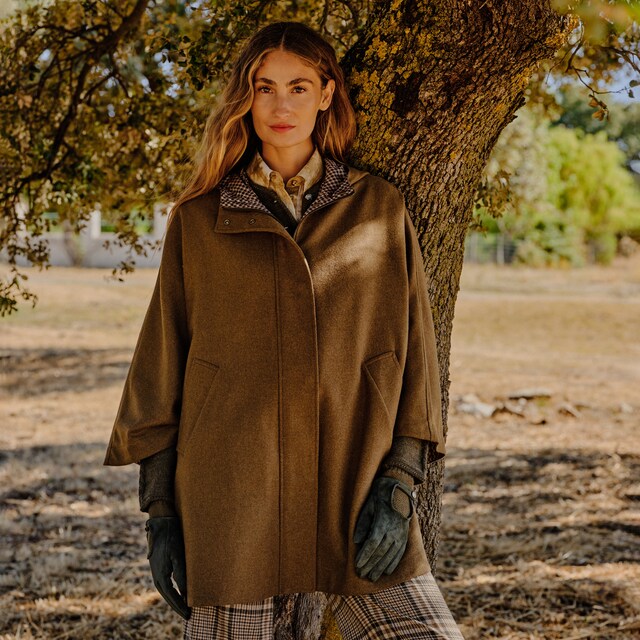 Imagen 0 de Capa de lana de mujer