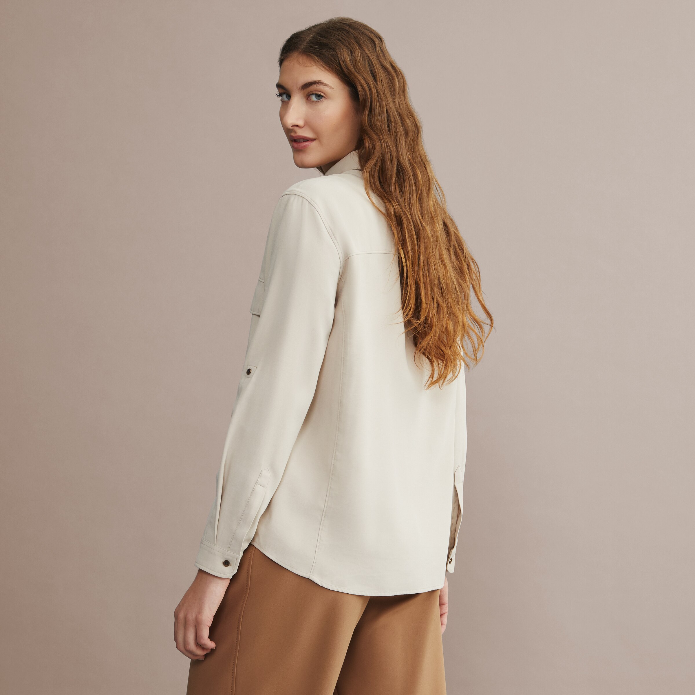 Camisa de Mulher com Bolsos Bege-6