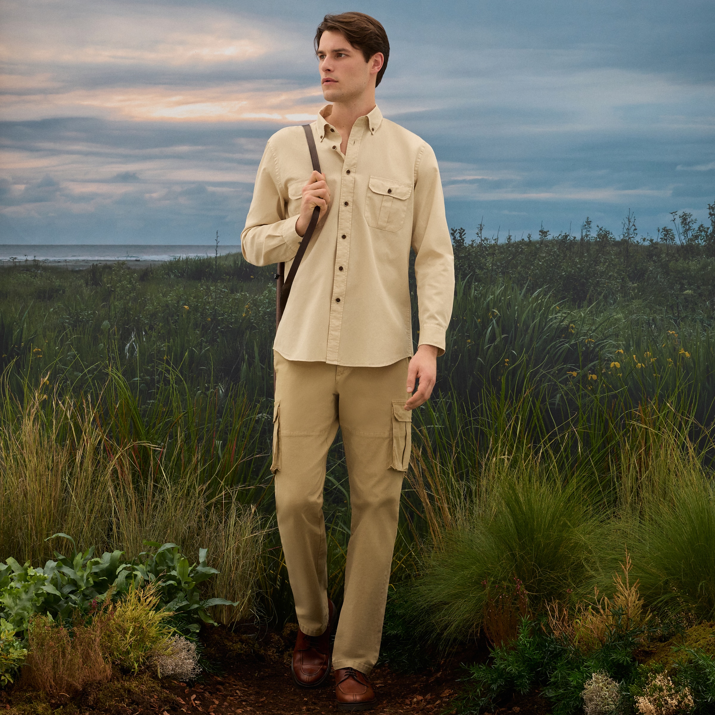 Camisa Estilo Safari de Homem Castanho-2