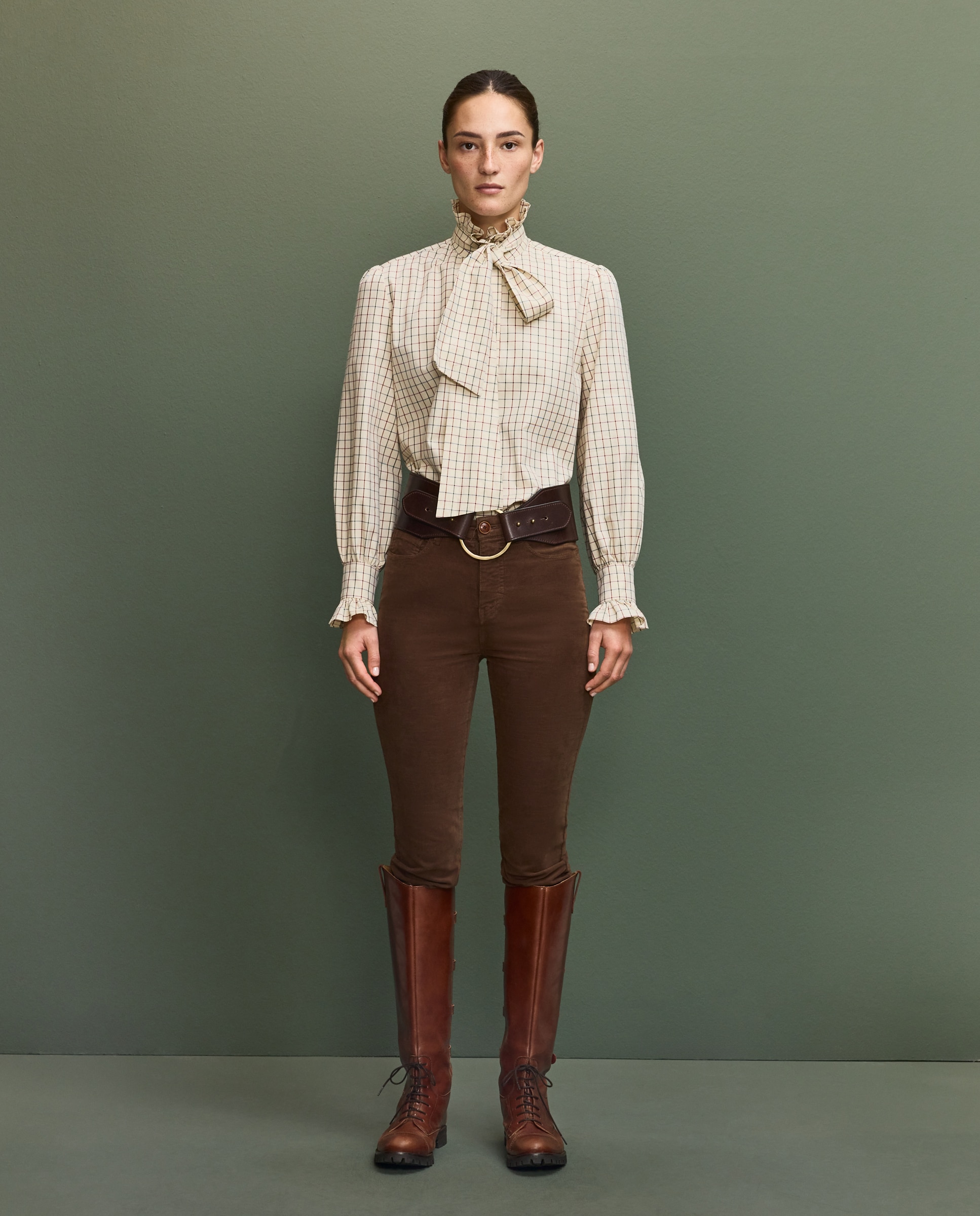 Camisa aos Quadrados de Mulher com Laço Branco-2