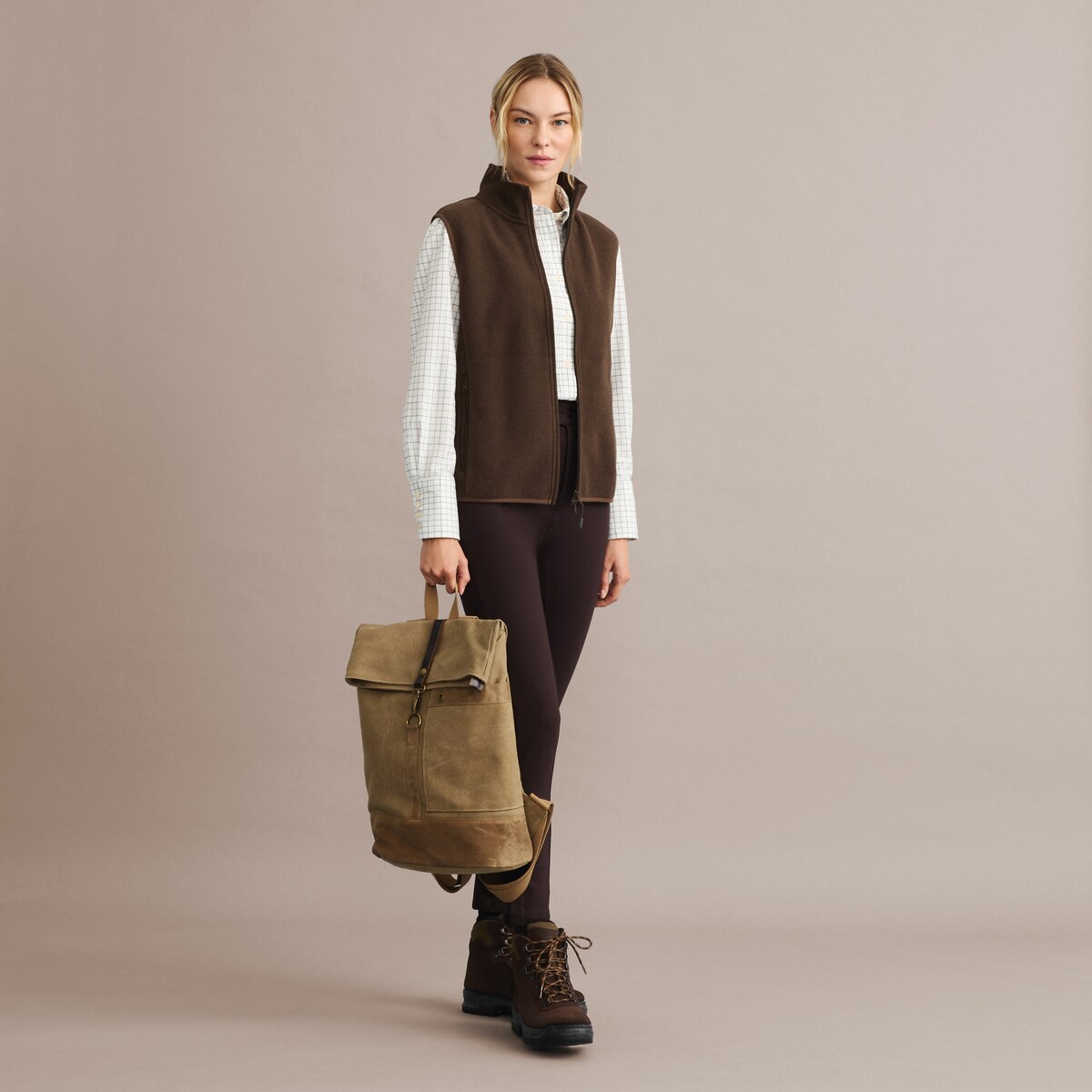 Colete Básico de Mulher com Forro Polar Castanho-3