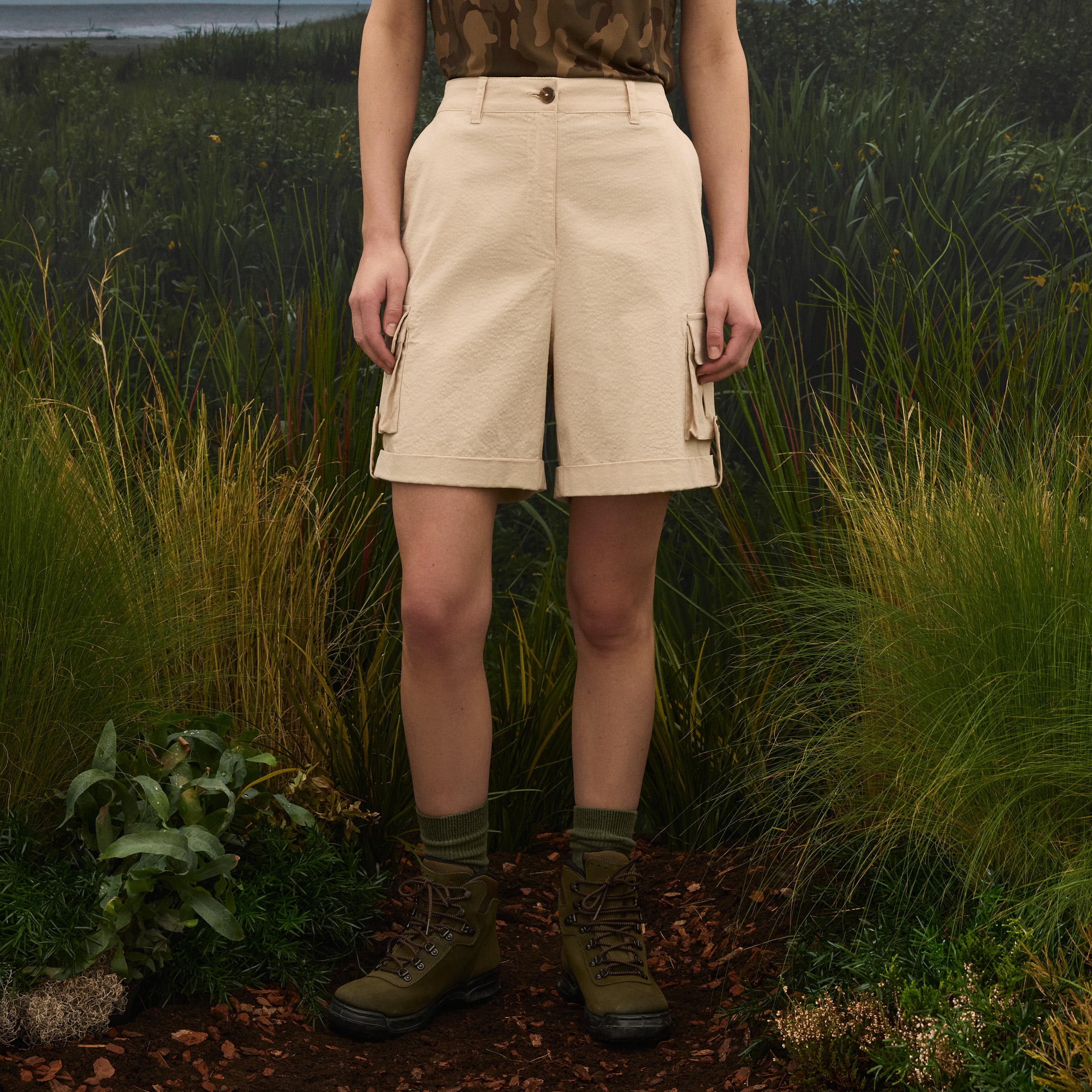 Bermudas Lisas de Mulher com Bolsos Bege-2