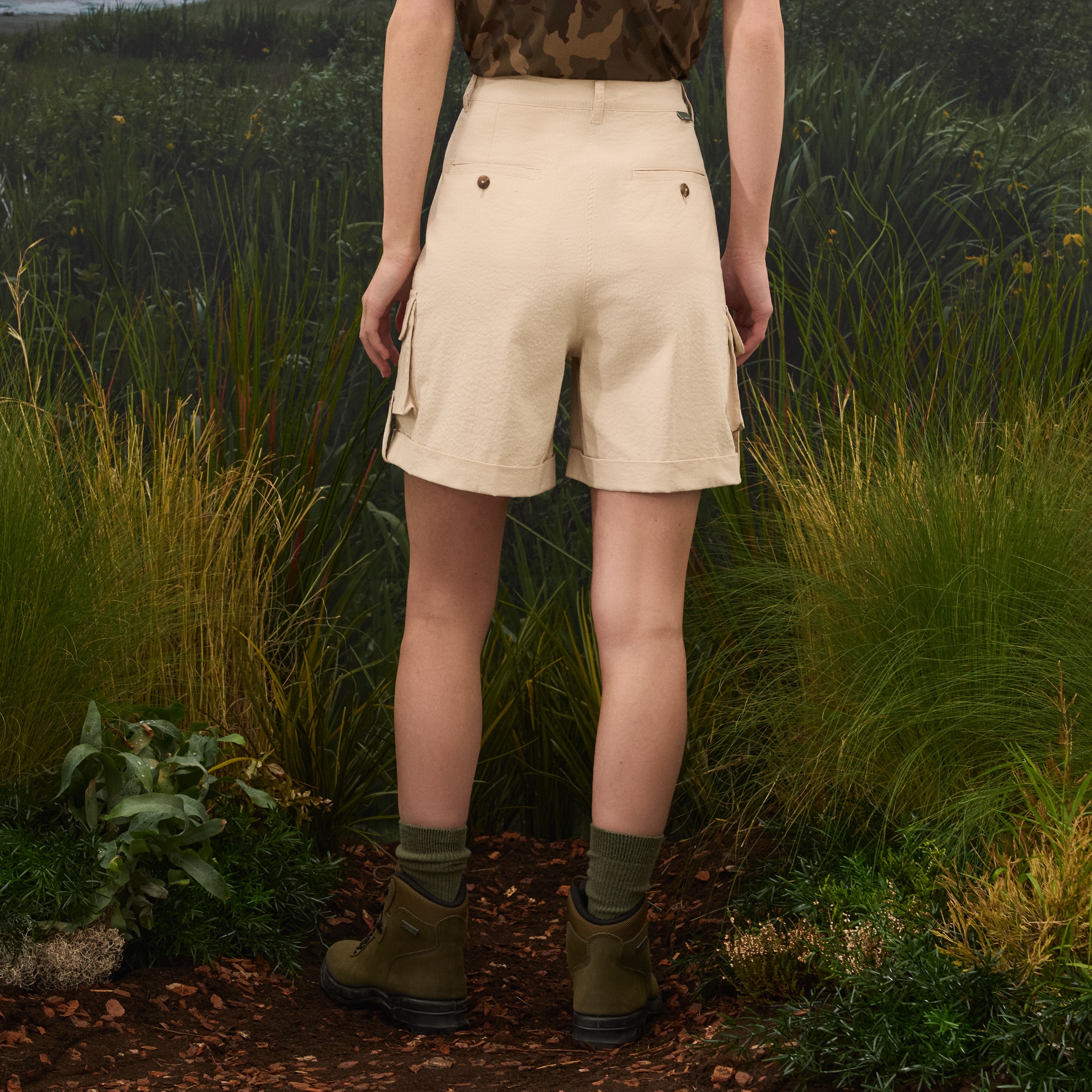 Bermudas Lisas de Mulher com Bolsos Bege-3