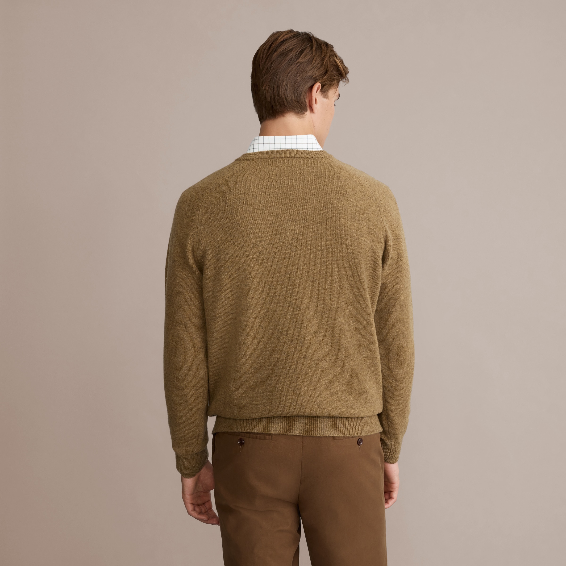 Camisola de Malha Lambswool de Homem com Gola em Bico Bege-4