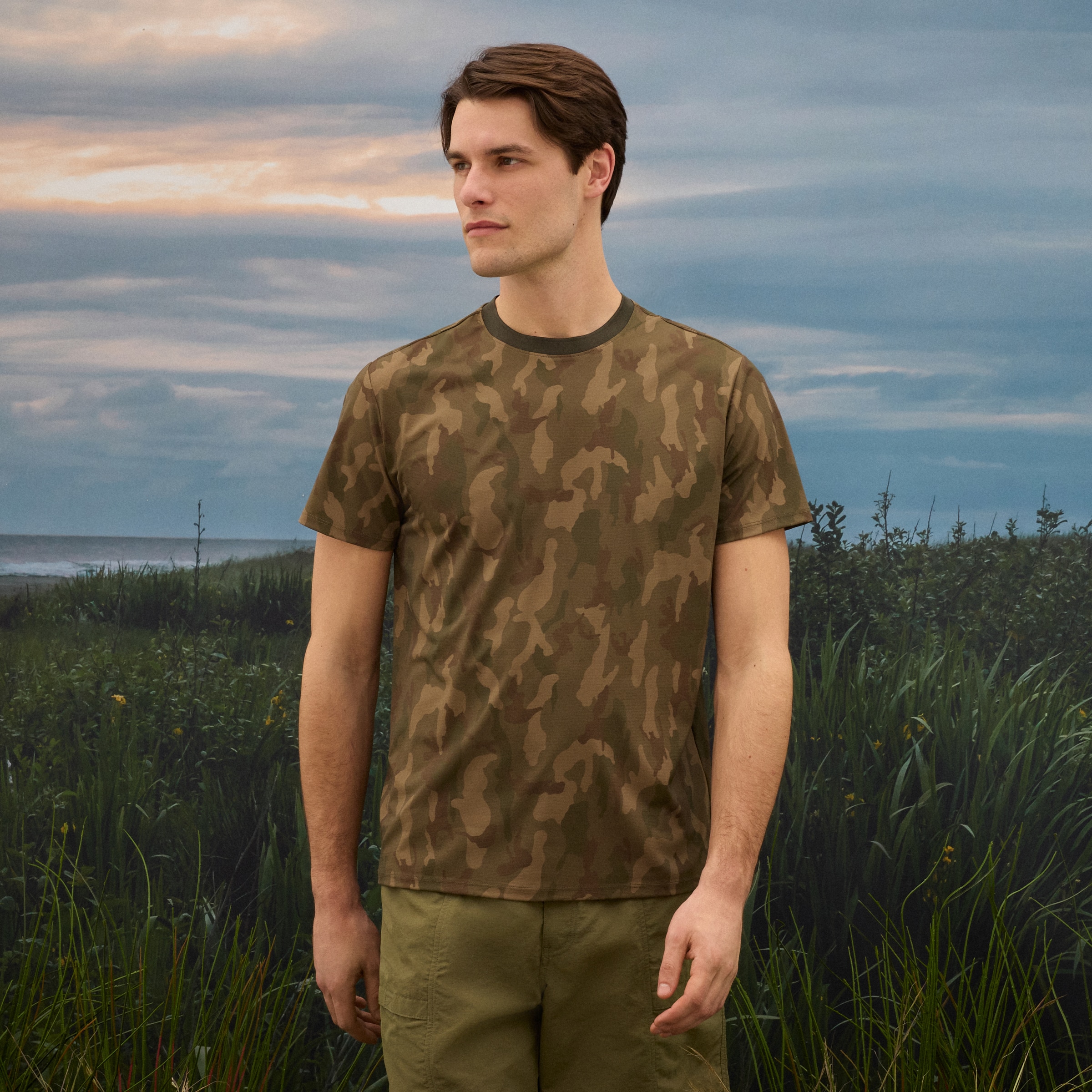 T-shirt Técnica de Camuflagem de Homem Caqui-1