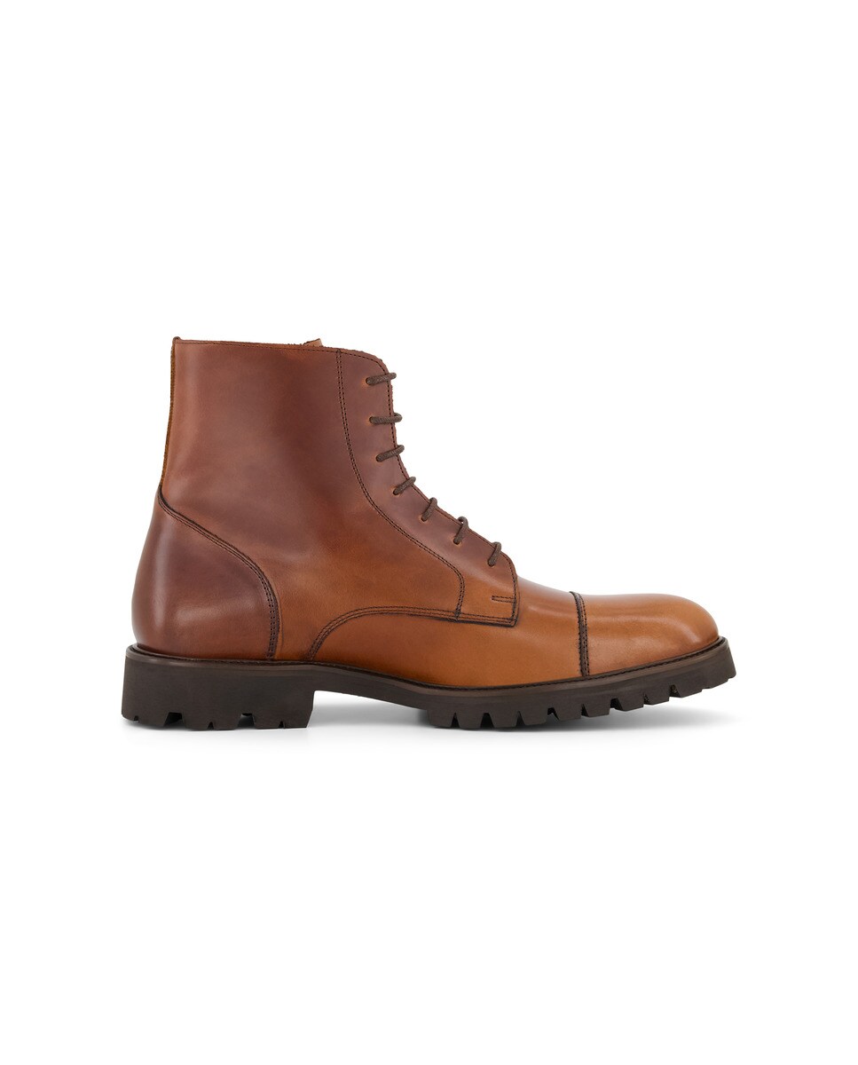 Imagem 0 de Botins de Campo de Homem com Sola Vibram