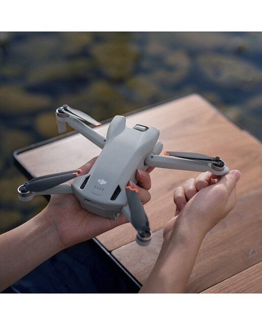 Dron DJI Mini 3 + Control remoto DJI RC 6