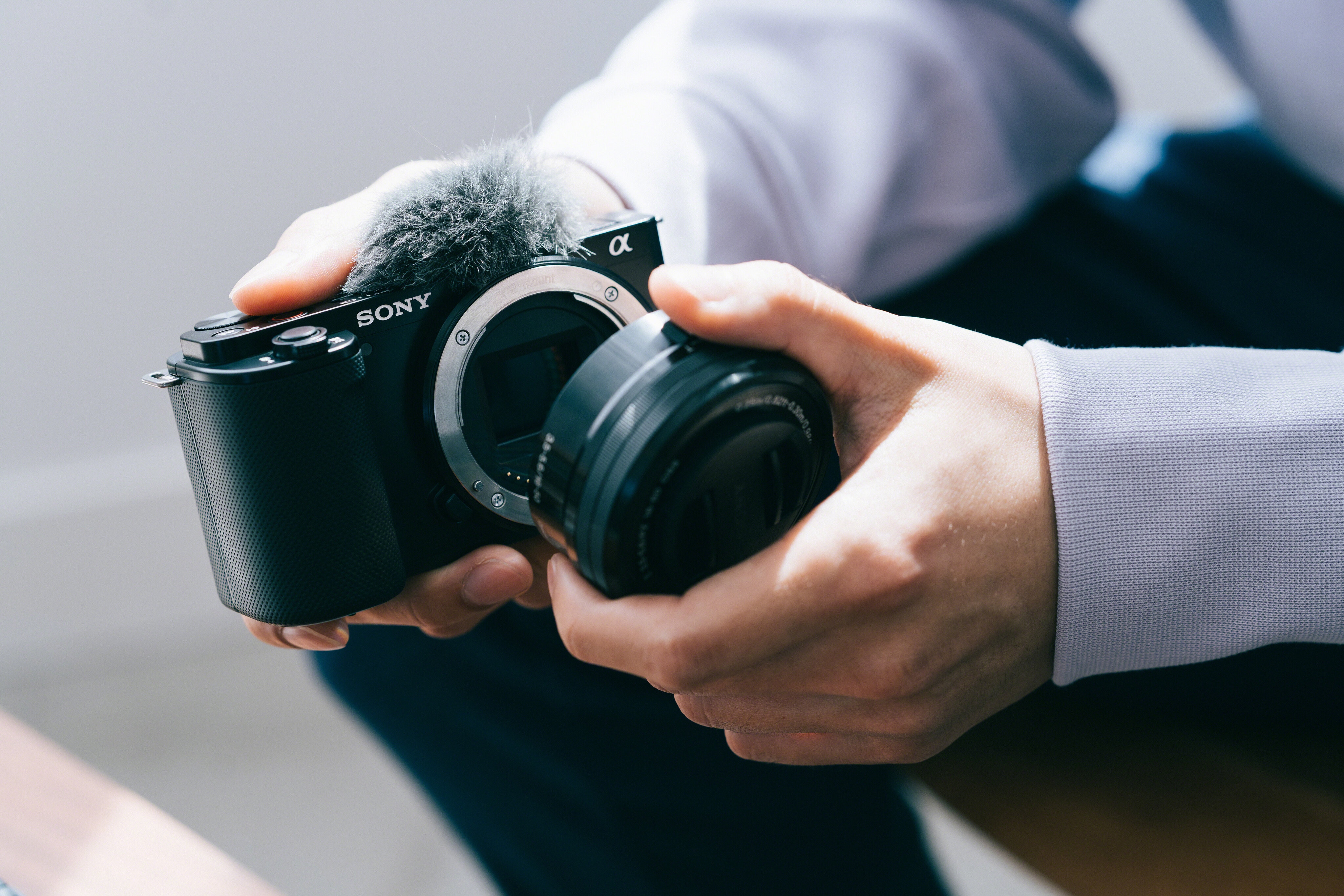 Sony Alpha ZV-E10L. Cámara vlog mirrorless APS-C con objetivo 16-50 mm f/3.5-5.6 Power Zoom (pantalla abatible, 4K, enfoque automático en tiempo real) - Negro Negro-4