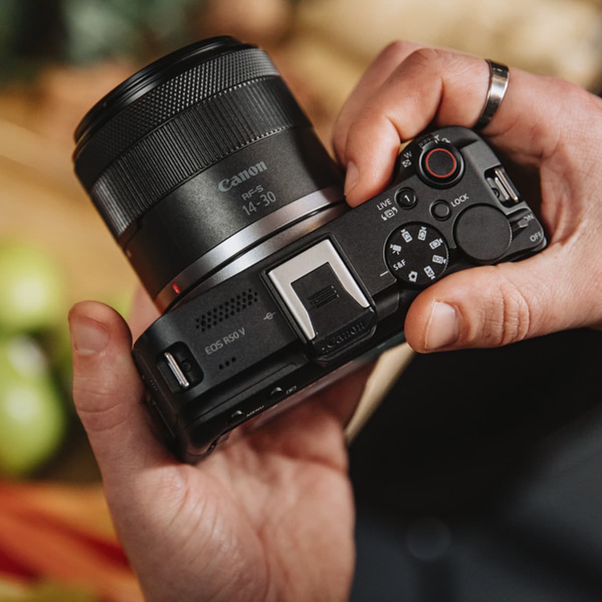 Cámara Evil Canon EOS R50 V con objetivo RF-S 14-30mm F4-6.3 IS STM PZ Negro-13