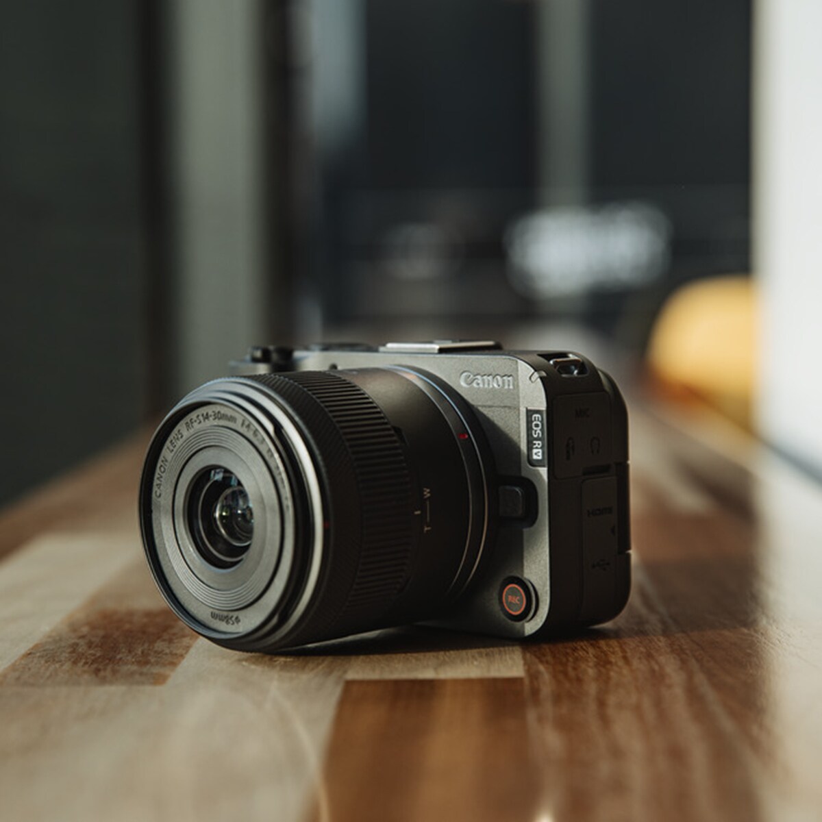 Cámara Evil Canon EOS R50 V con objetivo RF-S 14-30mm F4-6.3 IS STM PZ Negro-14