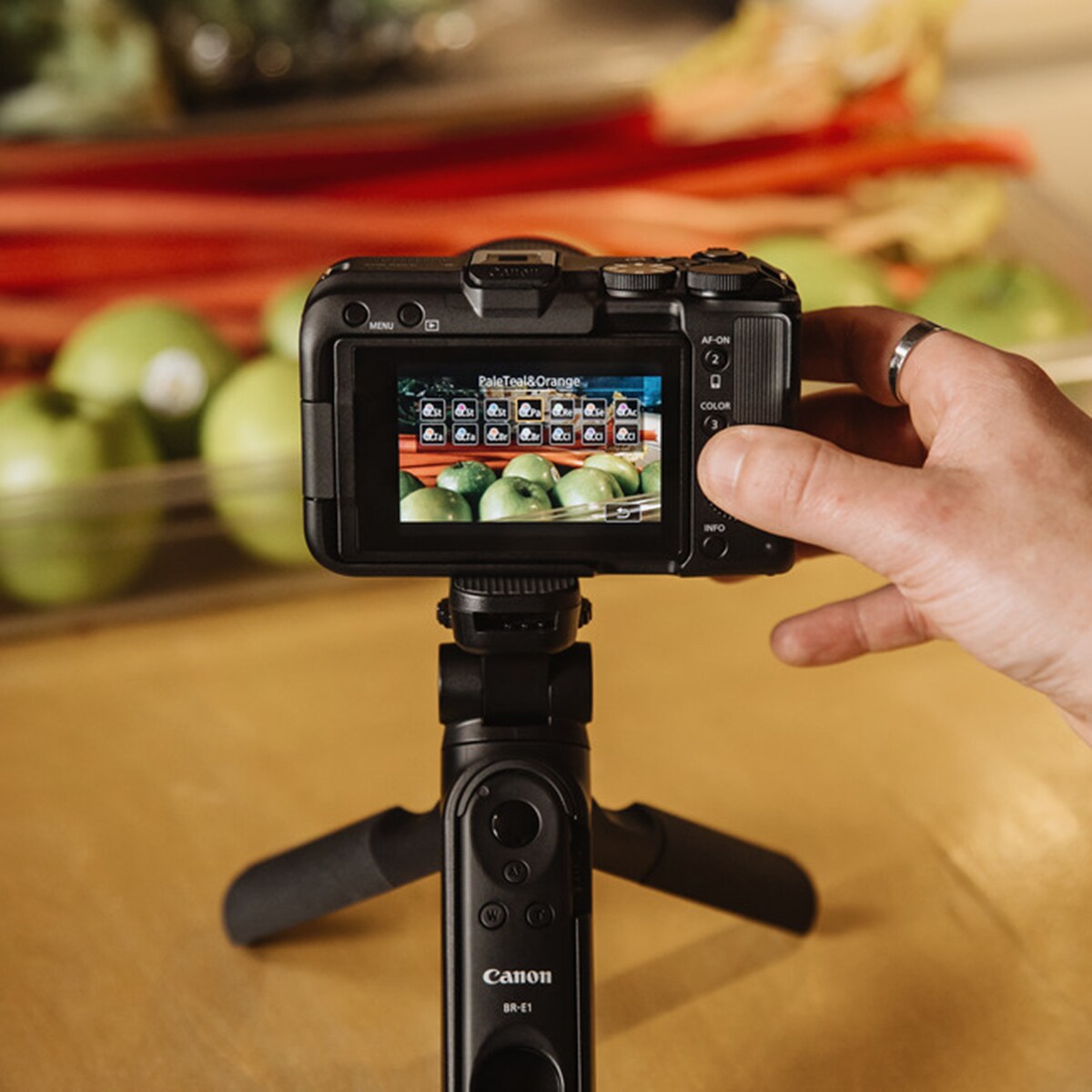 Cámara Evil Canon EOS R50 V con objetivo RF-S 14-30mm F4-6.3 IS STM PZ Negro-15