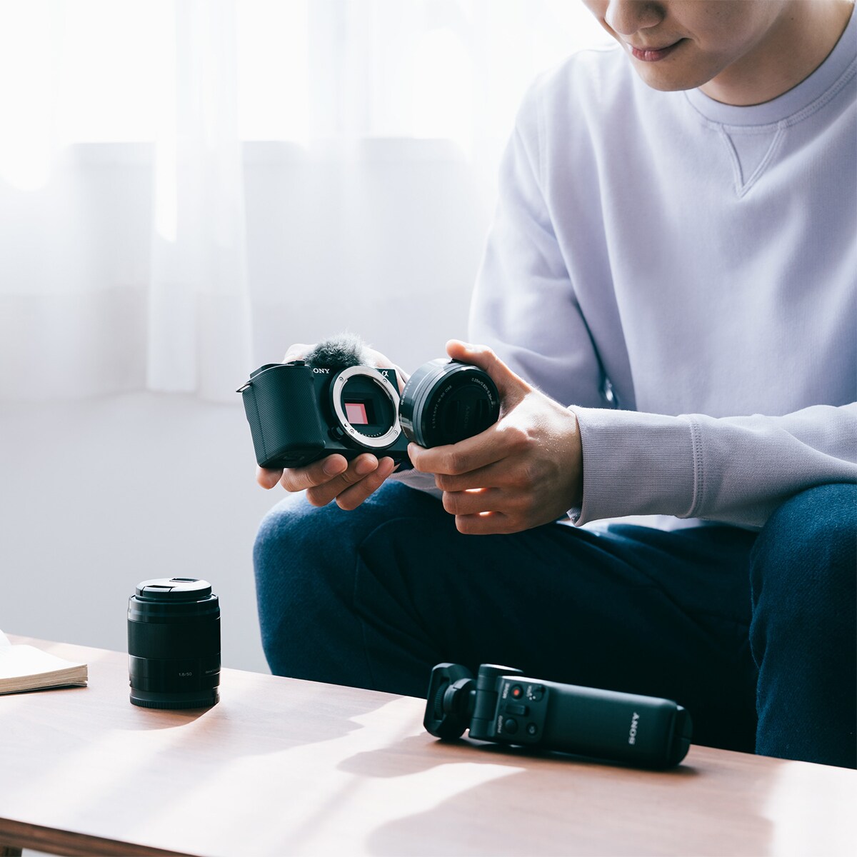 Câmara Sony ZV-E10K Vlogging Alpha, APS-C, Lente Zoom Motorizada 16-50mm F/3.5-5.6 II Preto-6