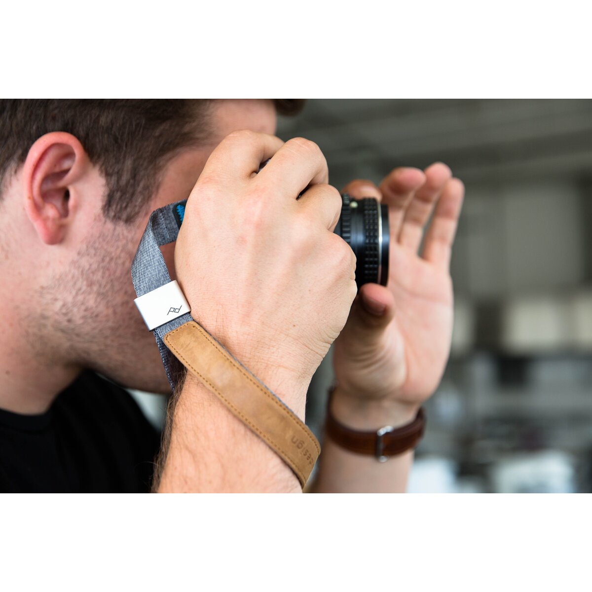 Muñequera Peak Design Cuff para cámaras fotográficas Gris ceniza-3
