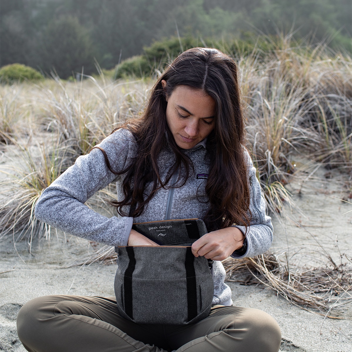 Bolso Bandolera Peak Design Field Pouch Gris oscuro-9