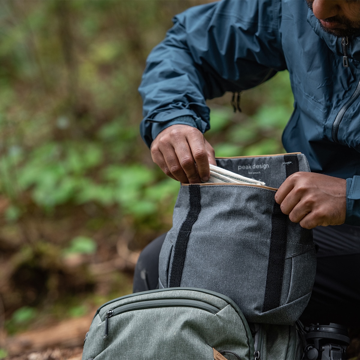 Bolso Bandolera Peak Design Field Pouch Gris oscuro-10