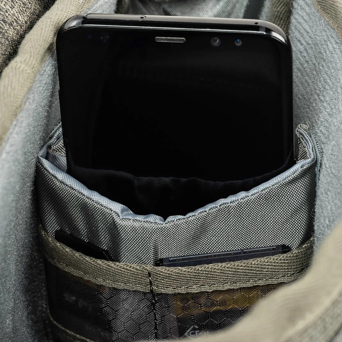 Bolso de hombro Think Tank Retrospective 4 V2.0 Piedra-12