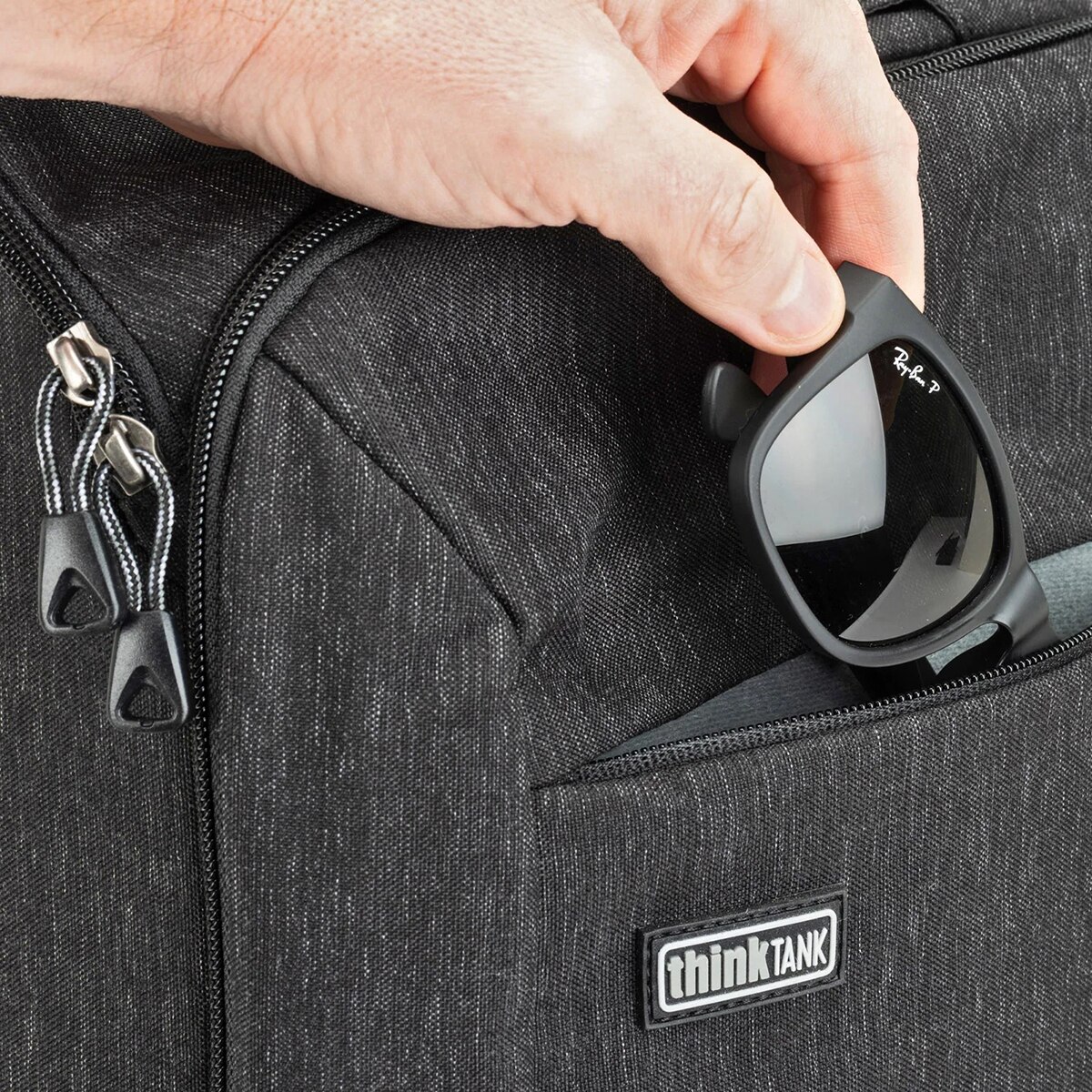 Mochila Think Tank BackStory 15 Gris-12