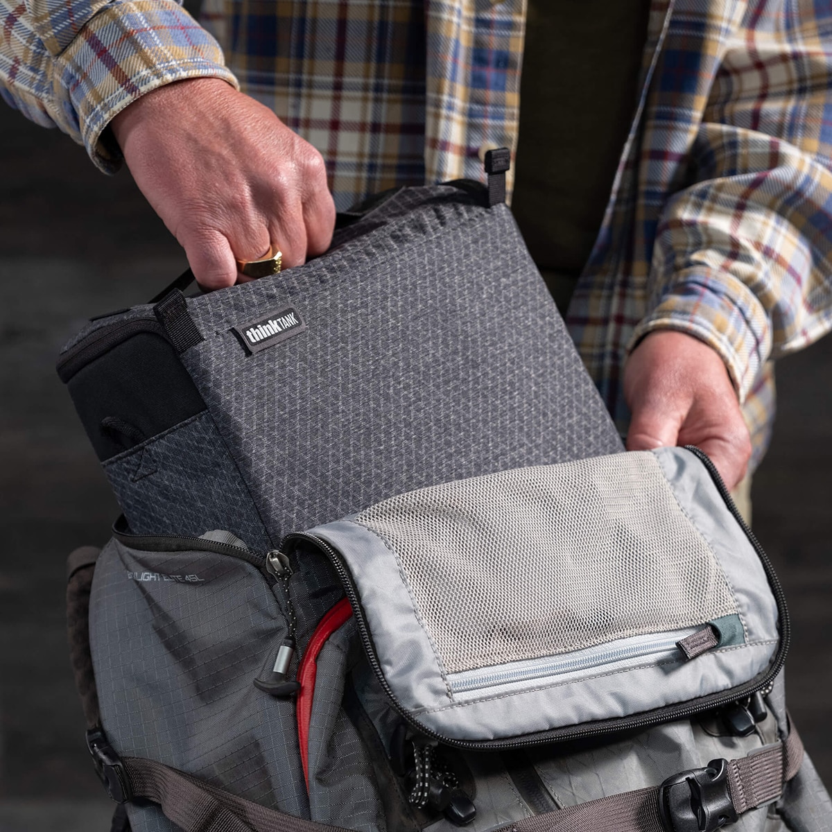 Bolso Think Tank Stash Master L Pro Negro-11