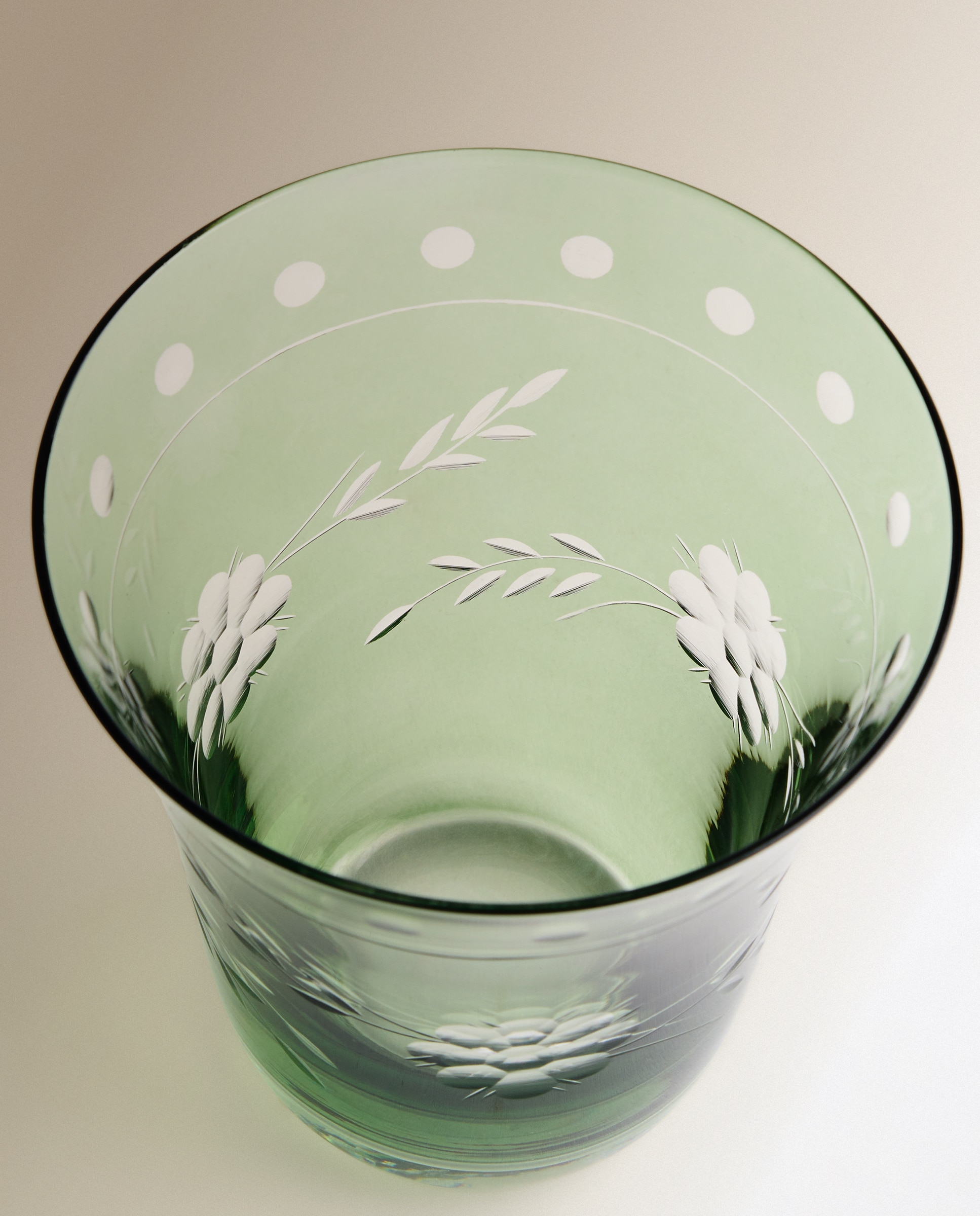 Copo de água de cristal esculpido à mão Fleury Verde-3