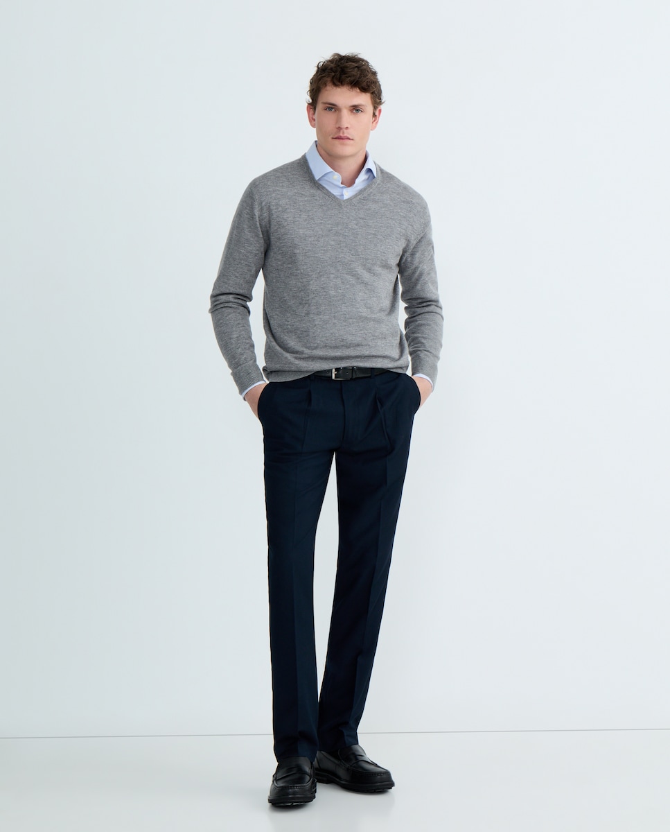 Jersey de hombre cuello pico liso 100% lana merino 820 Gris medio-2