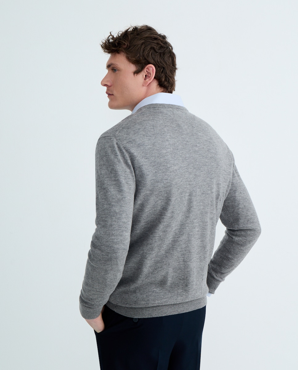 Jersey de hombre cuello pico liso 100% lana merino 820 Gris medio-3
