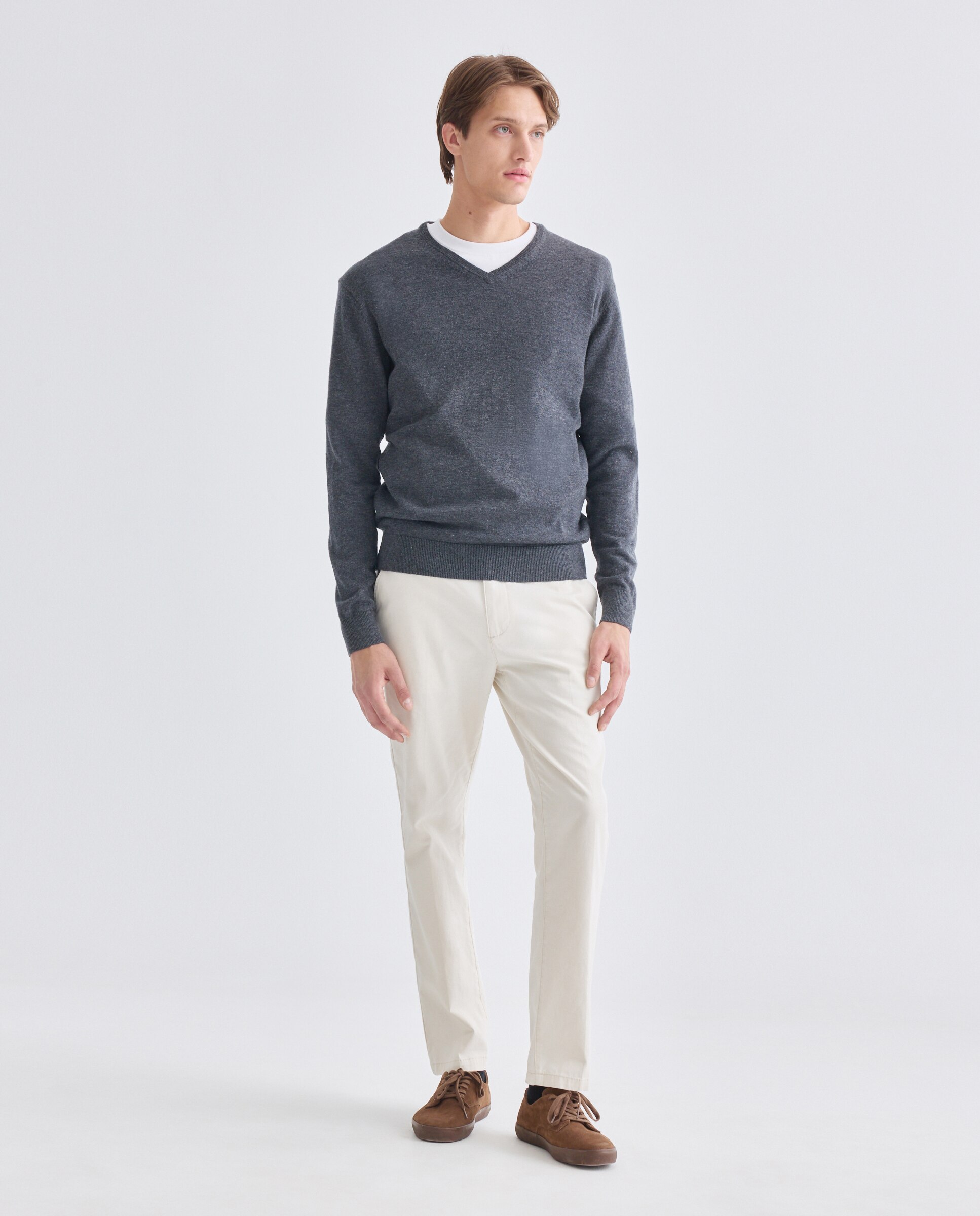 Jersey de hombre cuello pico liso 100% Lana Merino 830 Antracita-2