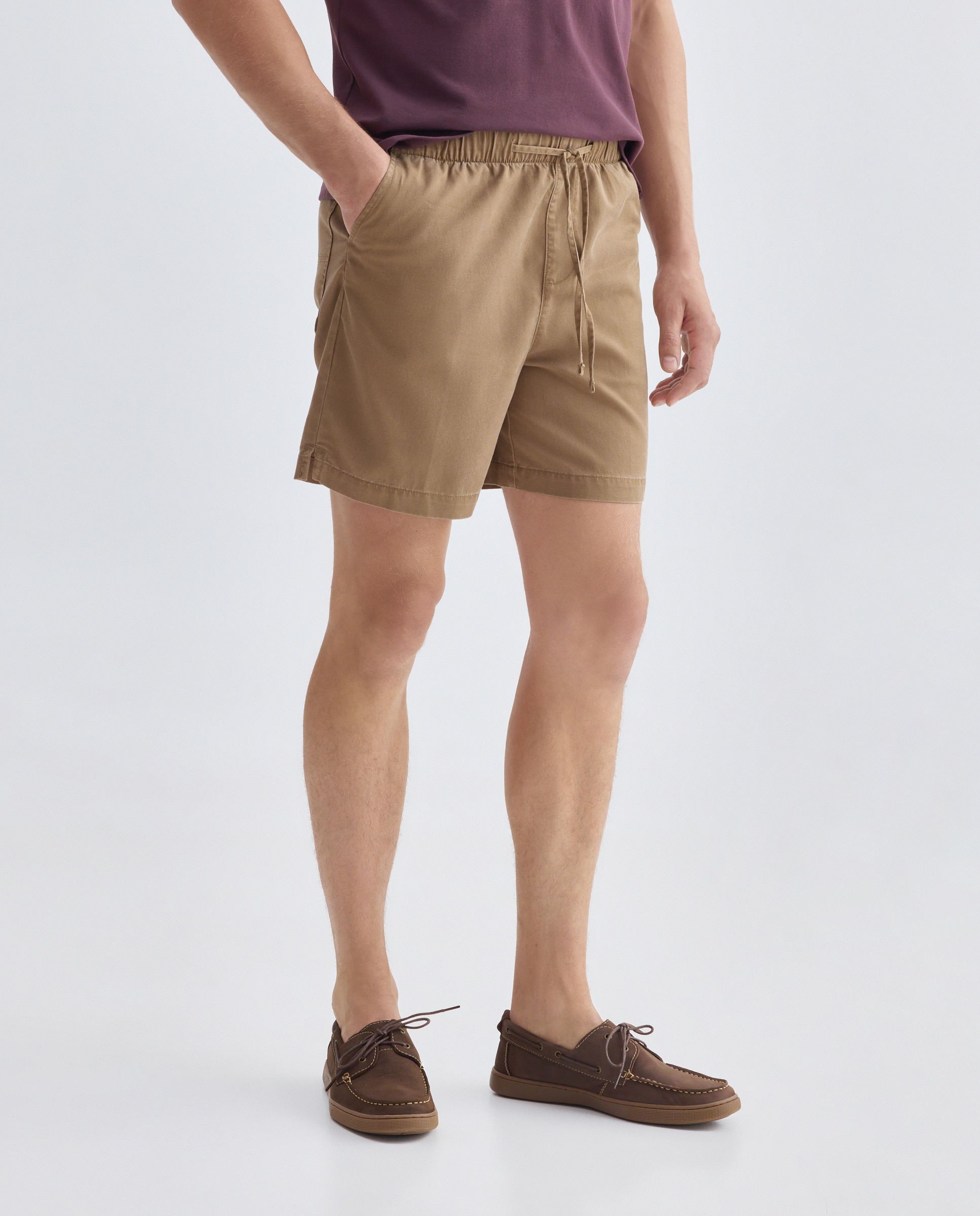 Bermuda hombre chino con goma Marrón-2