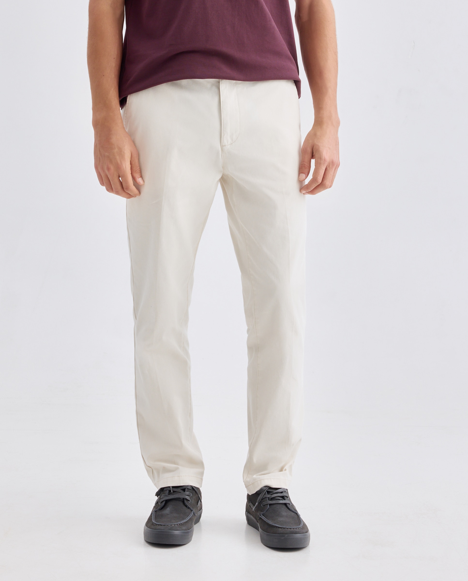 Pantalón hombre chino básico regular fit Blanco roto-2
