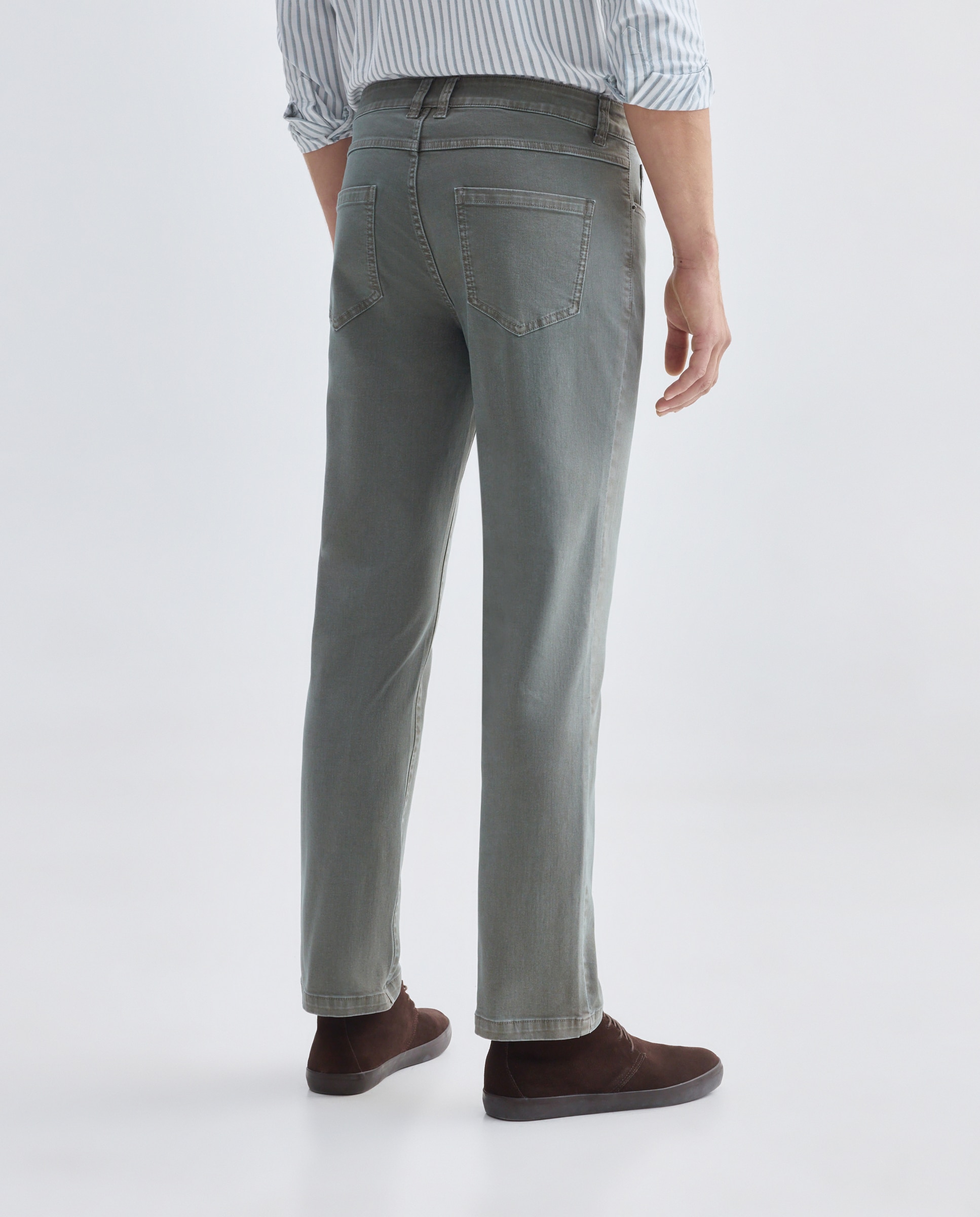 Pantalón hombre cinco bolsillos efecto lavado regular fit 560 Oliva-3