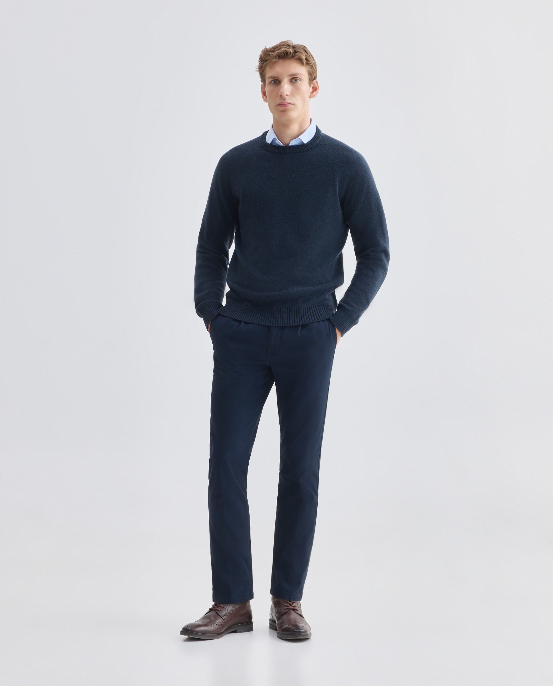 Imagen 0 de Pantalón hombre chino con pinza regular fit