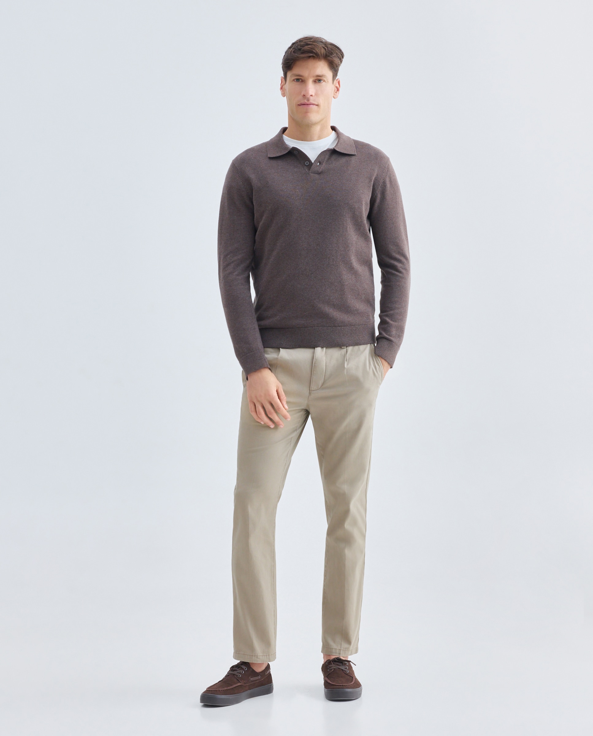 Imagen 0 de Pantalón hombre chino con pinza regular fit