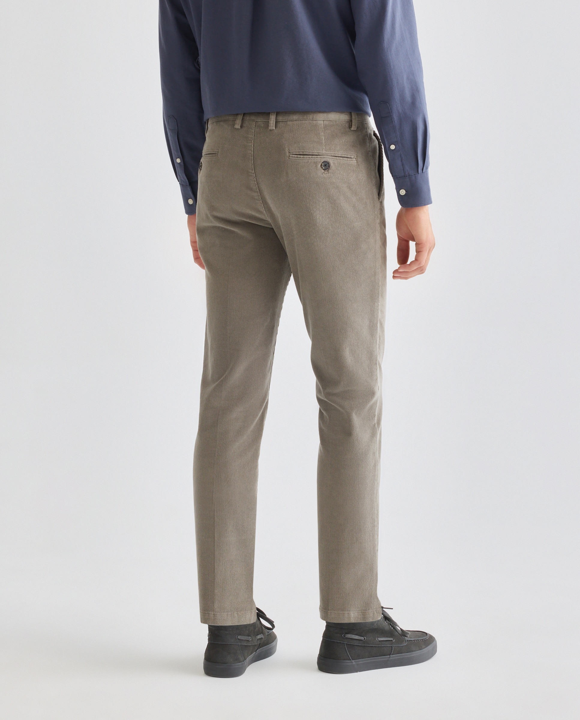Pantalón hombre chino pana 560 Oliva-3
