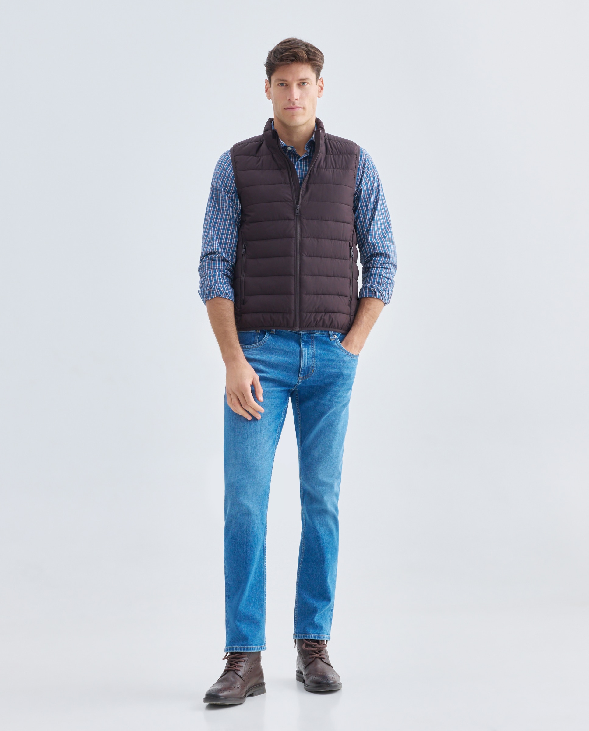 Chaleco hombre ultraligero con relleno reciclado 290 Burdeos-2