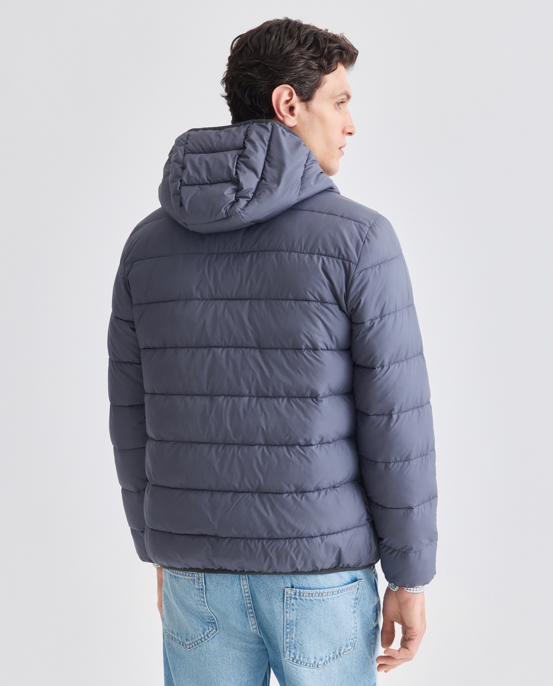 Chaqueta hombre ultraligera con capucha y relleno reciclado 830 Antracita-3