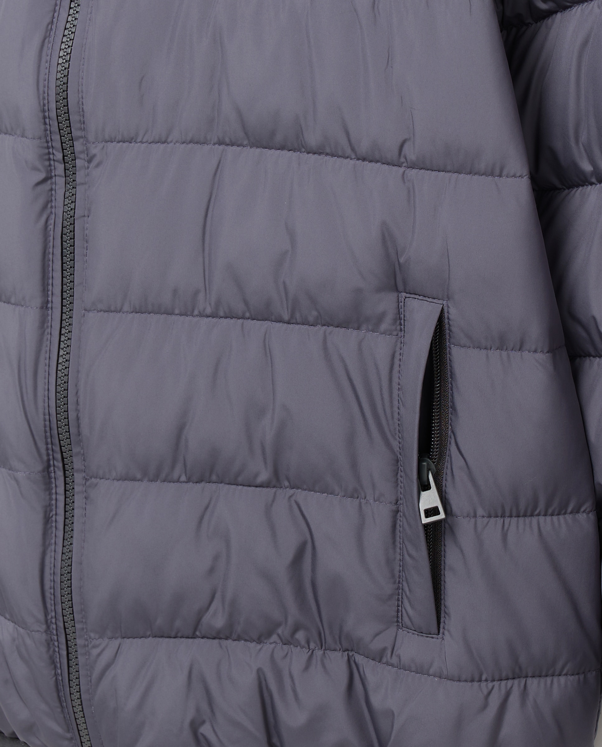 Chaqueta hombre ultraligera con capucha y relleno reciclado 830 Antracita-5