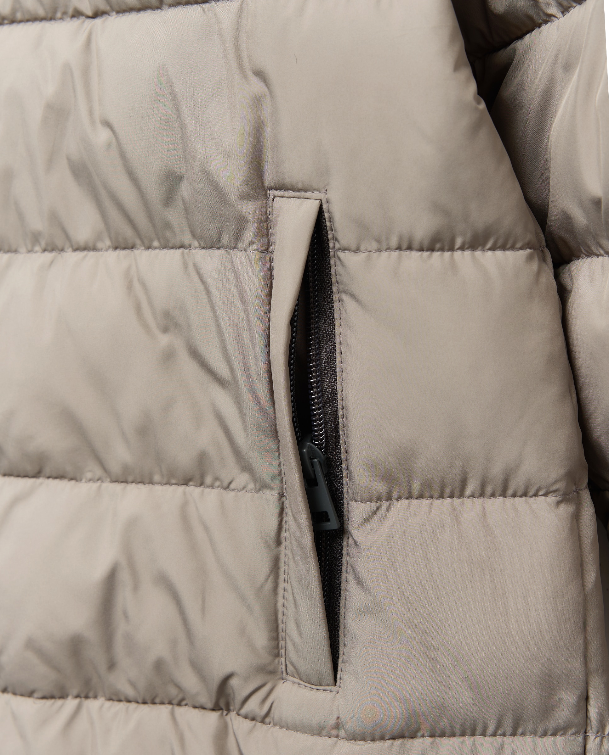 Chaqueta hombre ultraligera con capucha y relleno reciclado 560 Oliva-5