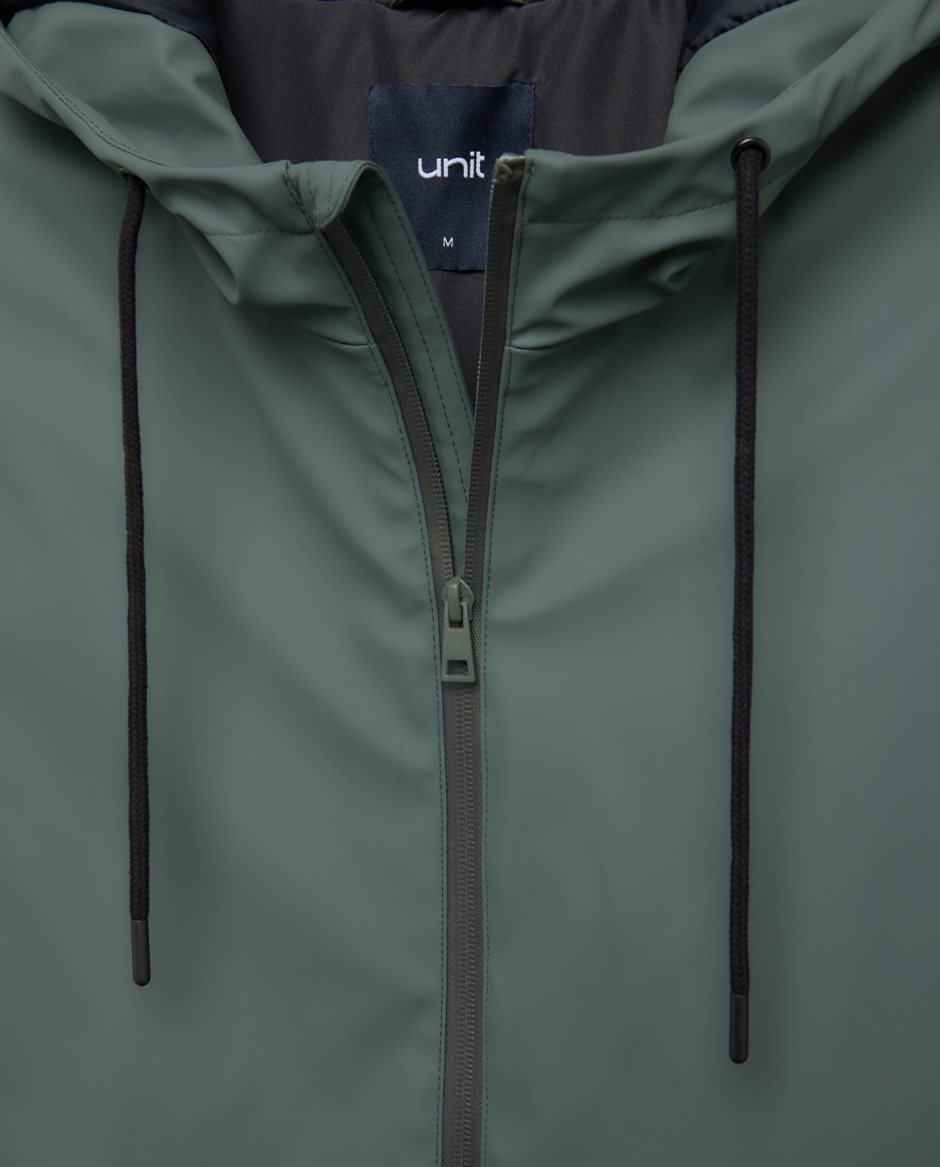 Chaqueta hombre engomada con capucha Verde Pato-5