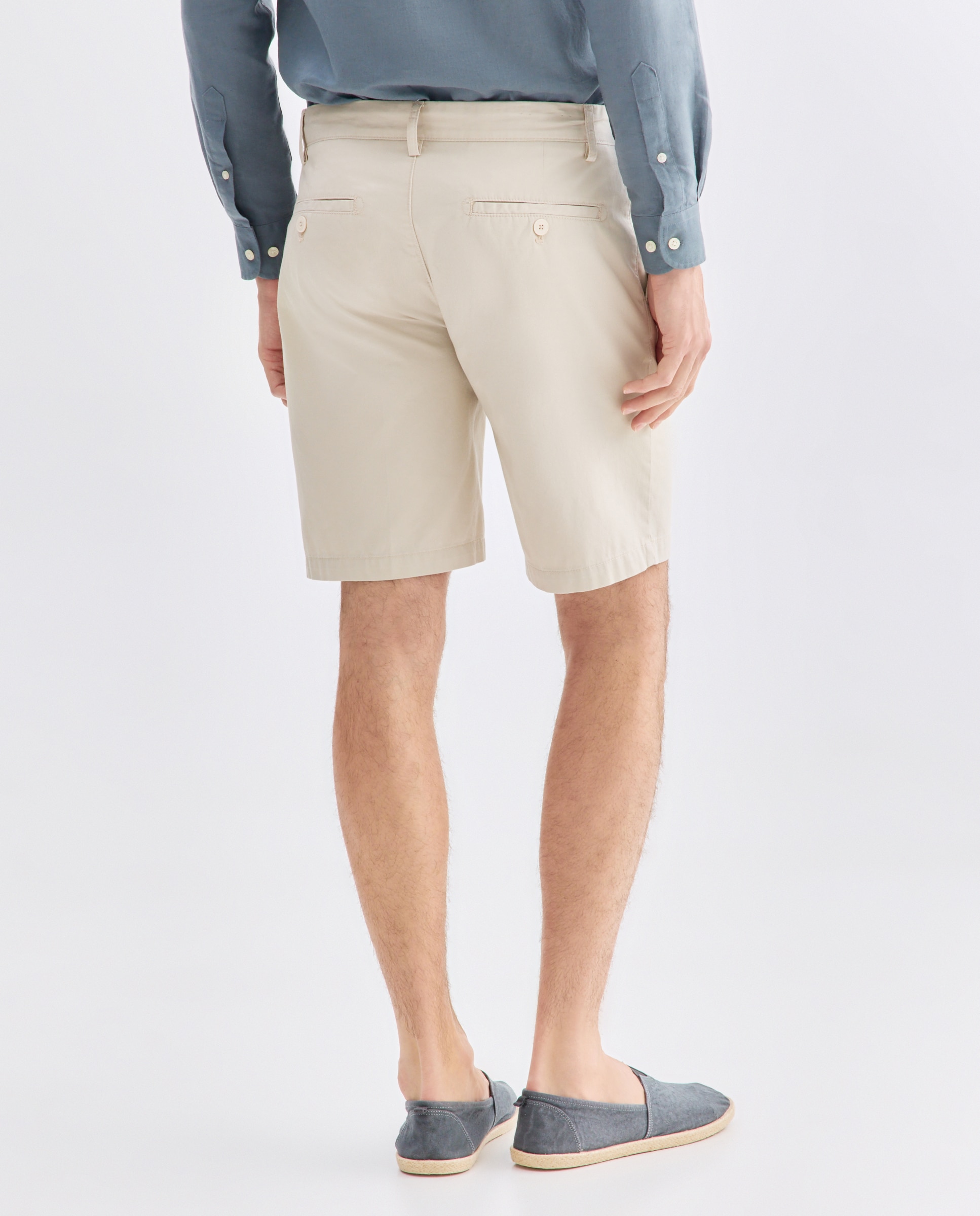 Bermuda hombre chino con pinzas Visón claro-3