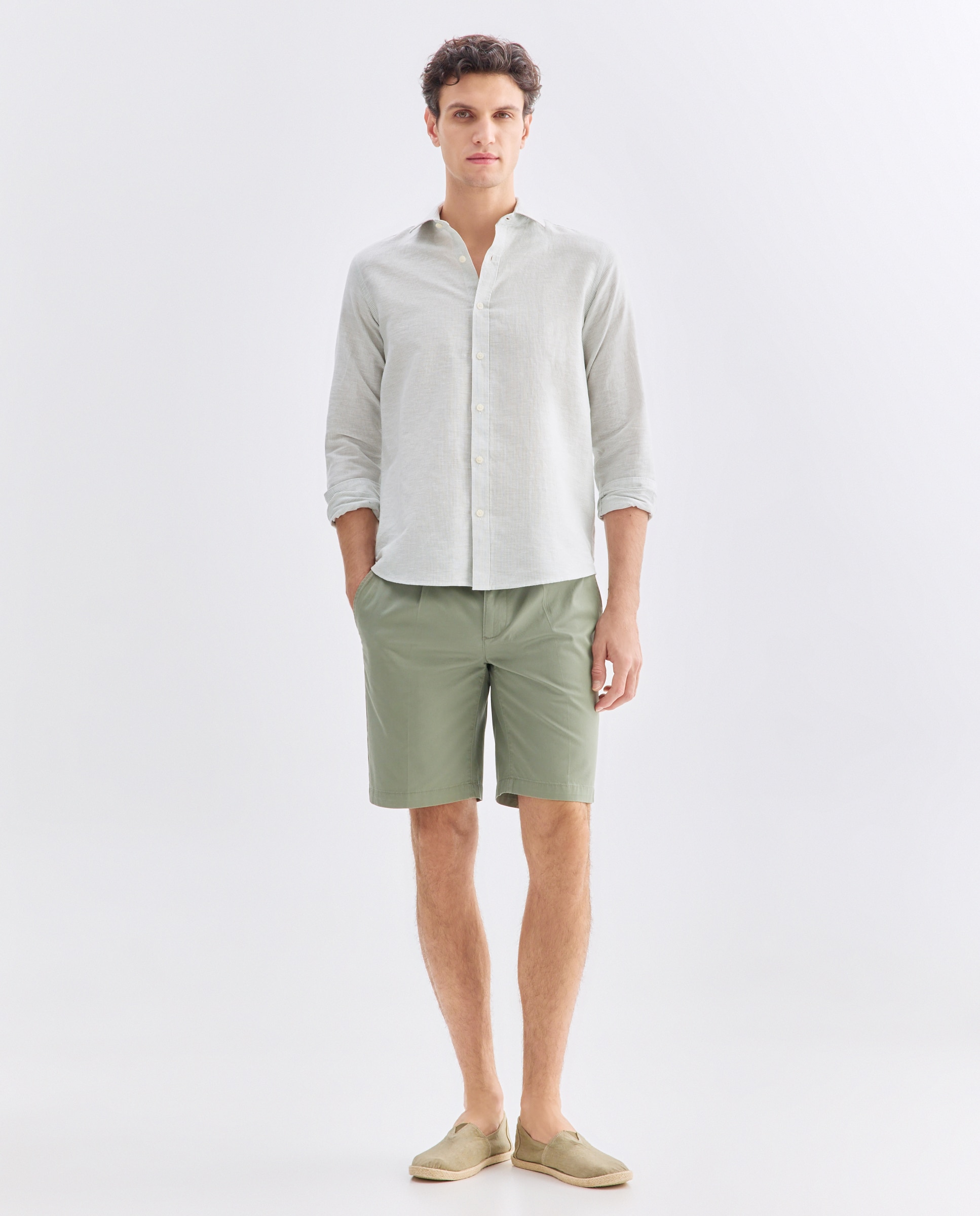 Imagen 0 de Bermuda hombre chino con pinzas
