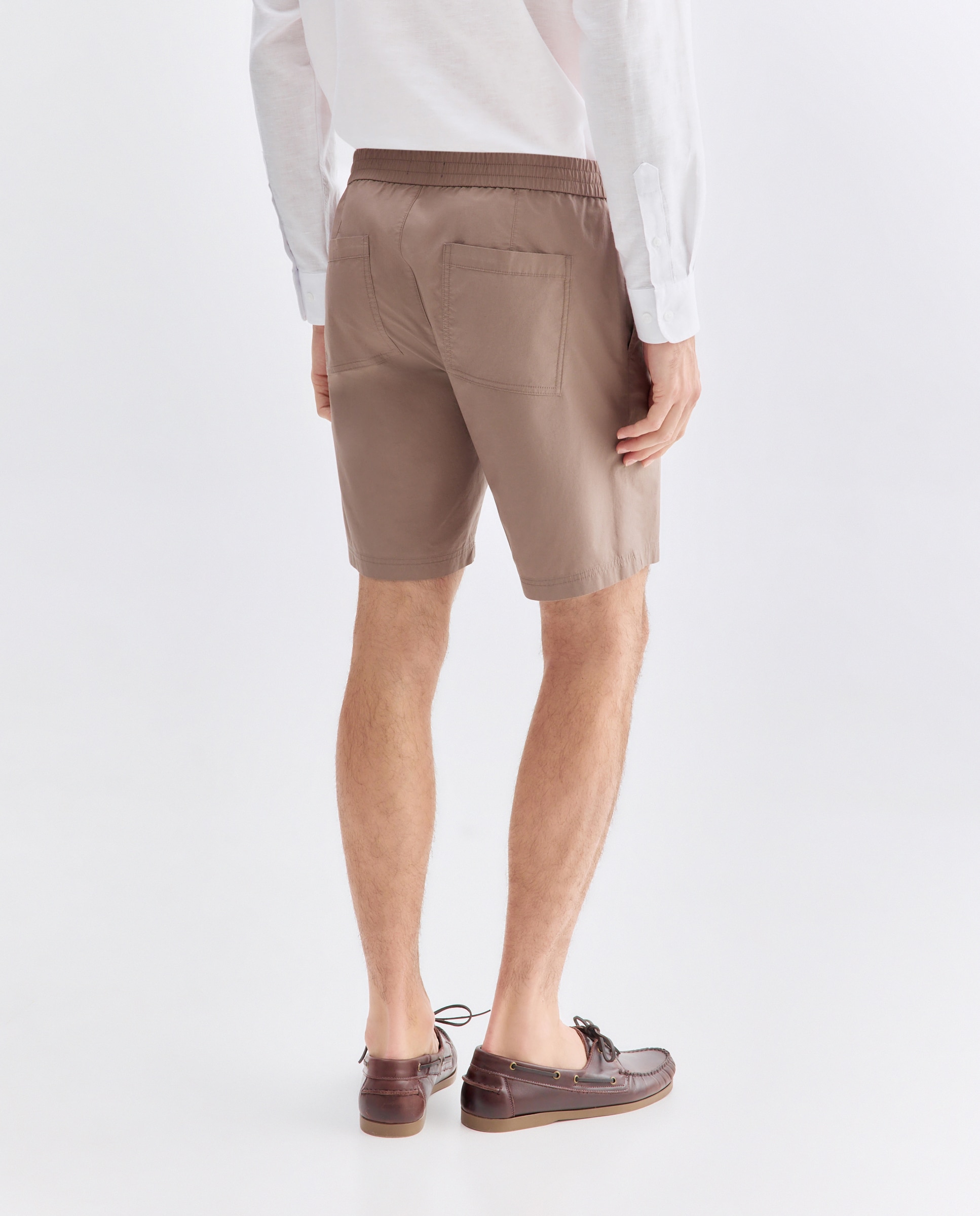 Bermuda hombre chino con goma popelin Marrón-3